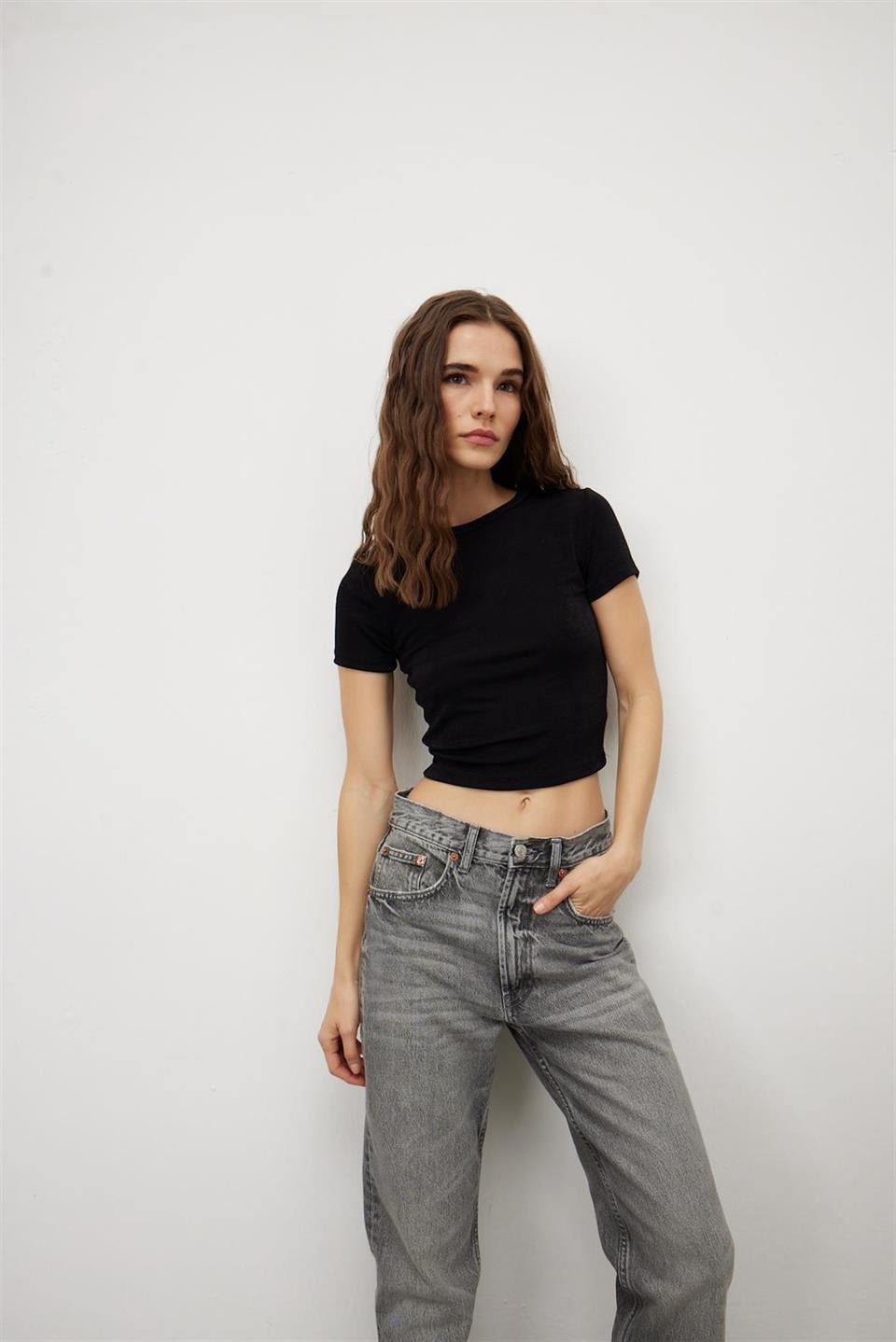 Kadın Siyah Renk Basic Kısa Kollu T-Shirt