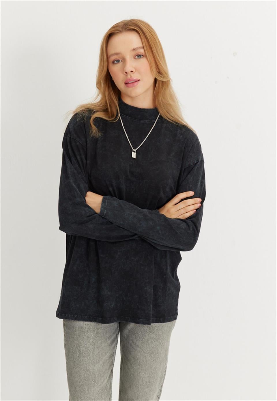 Kadın Siyah Renk Eskitmeli Oversize Basic Uzun Kolu T-Shirt
