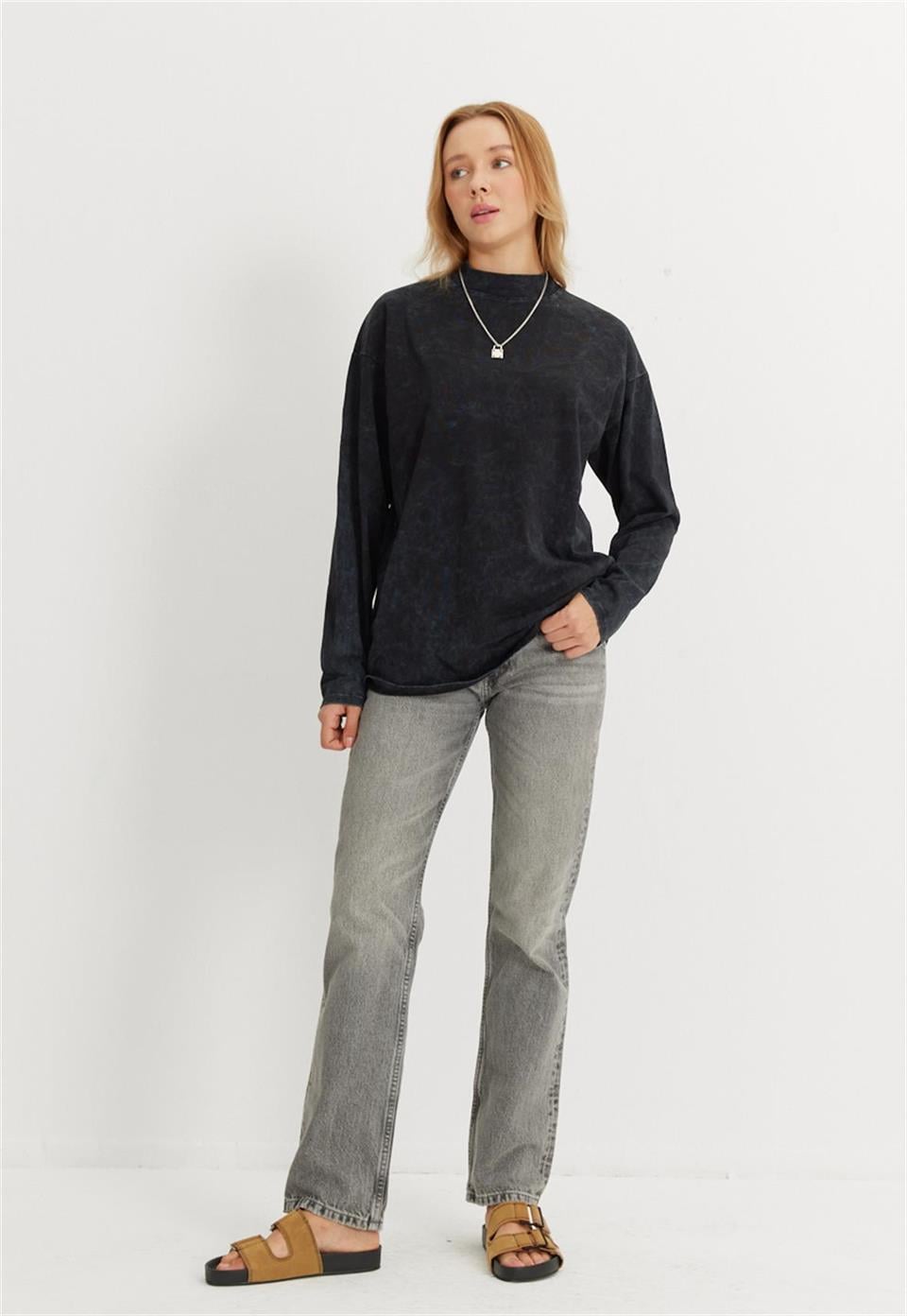 Kadın Siyah Renk Eskitmeli Oversize Basic Uzun Kolu T-Shirt