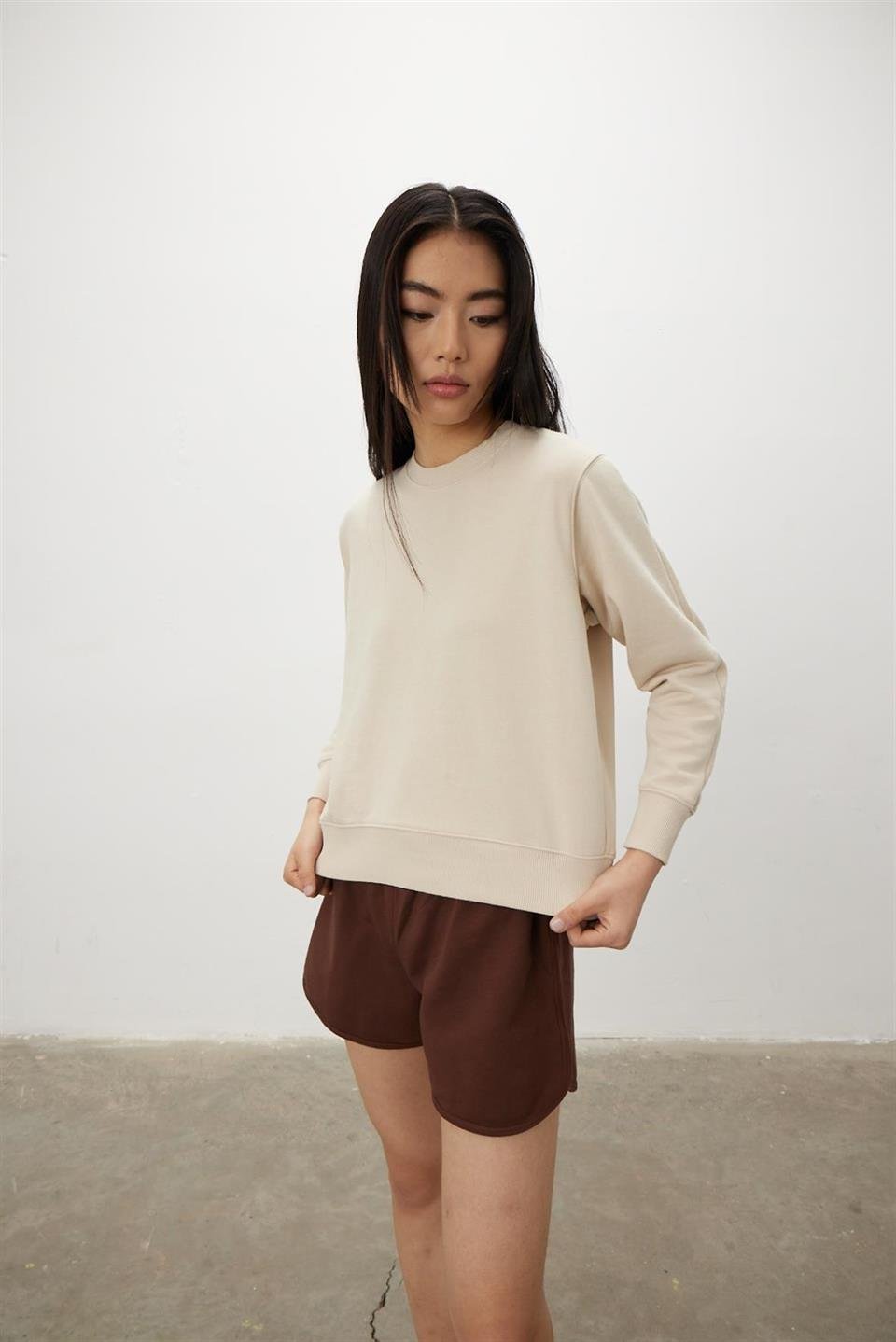 Kadın Taş Renk Basic Şardonsuz Sweatshirt