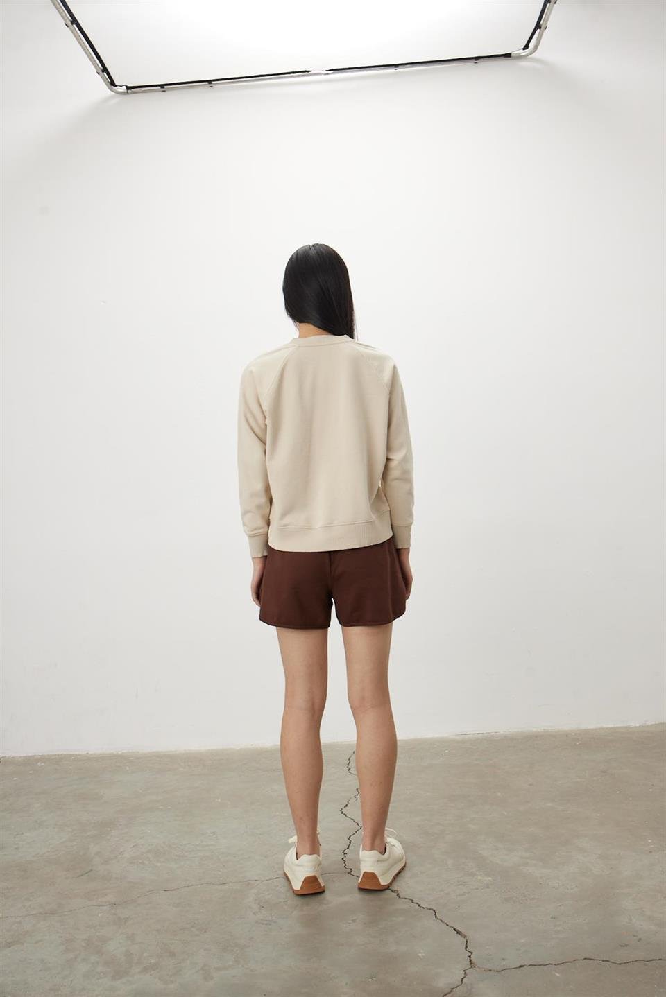 Kadın Taş Renk Basic Şardonsuz Sweatshirt