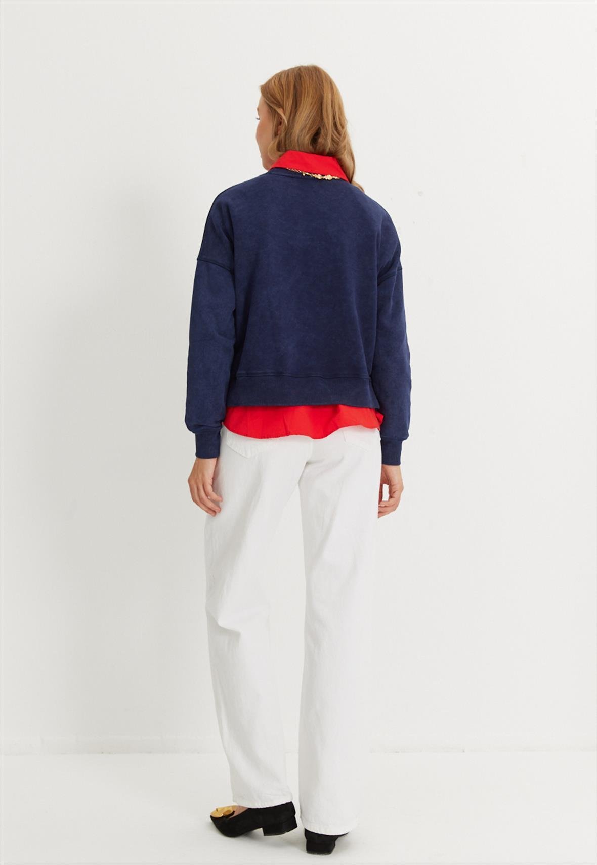 Kadın V Detaylı Efektli Lacivert Kısa Sweatshirt