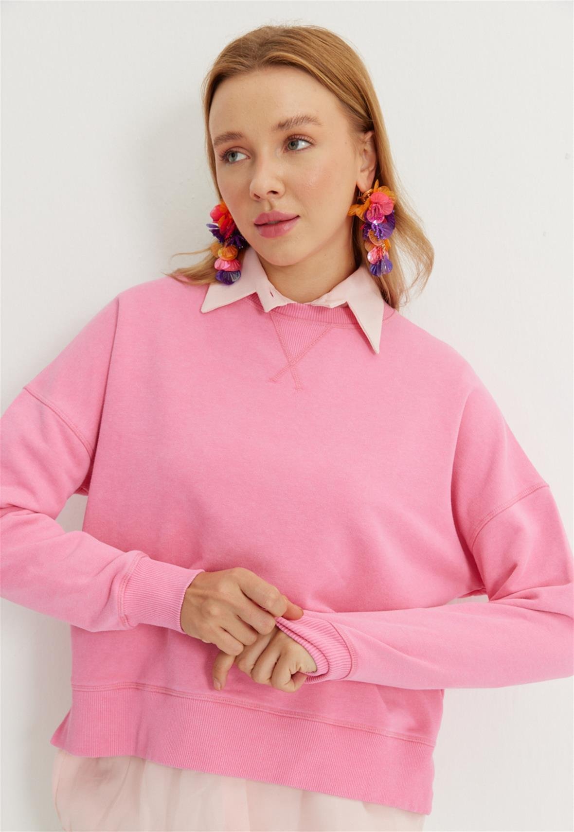 Kadın V Detaylı Efektli Pembe Renk Kısa Sweatshirt