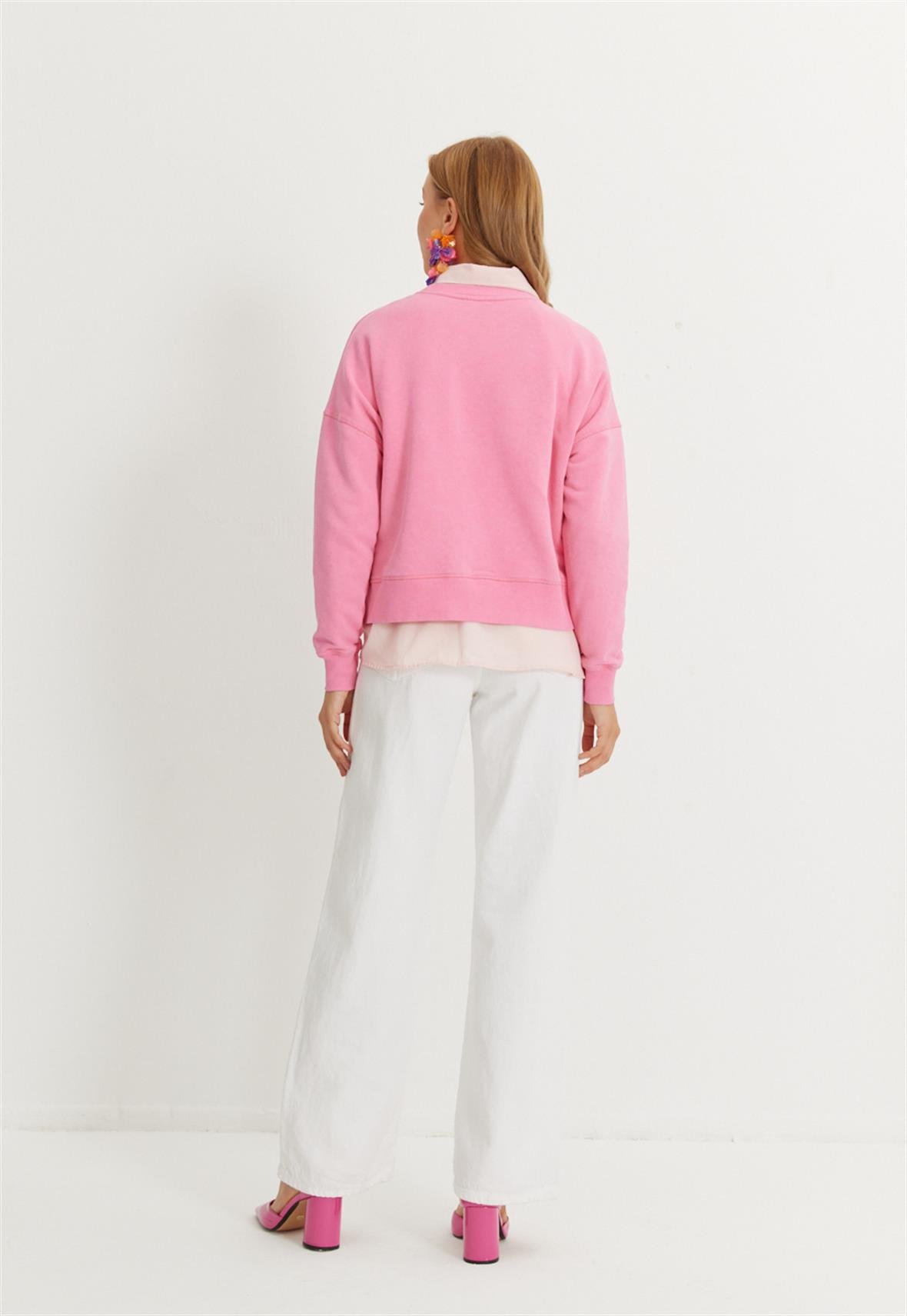 Kadın V Detaylı Efektli Pembe Renk Kısa Sweatshirt