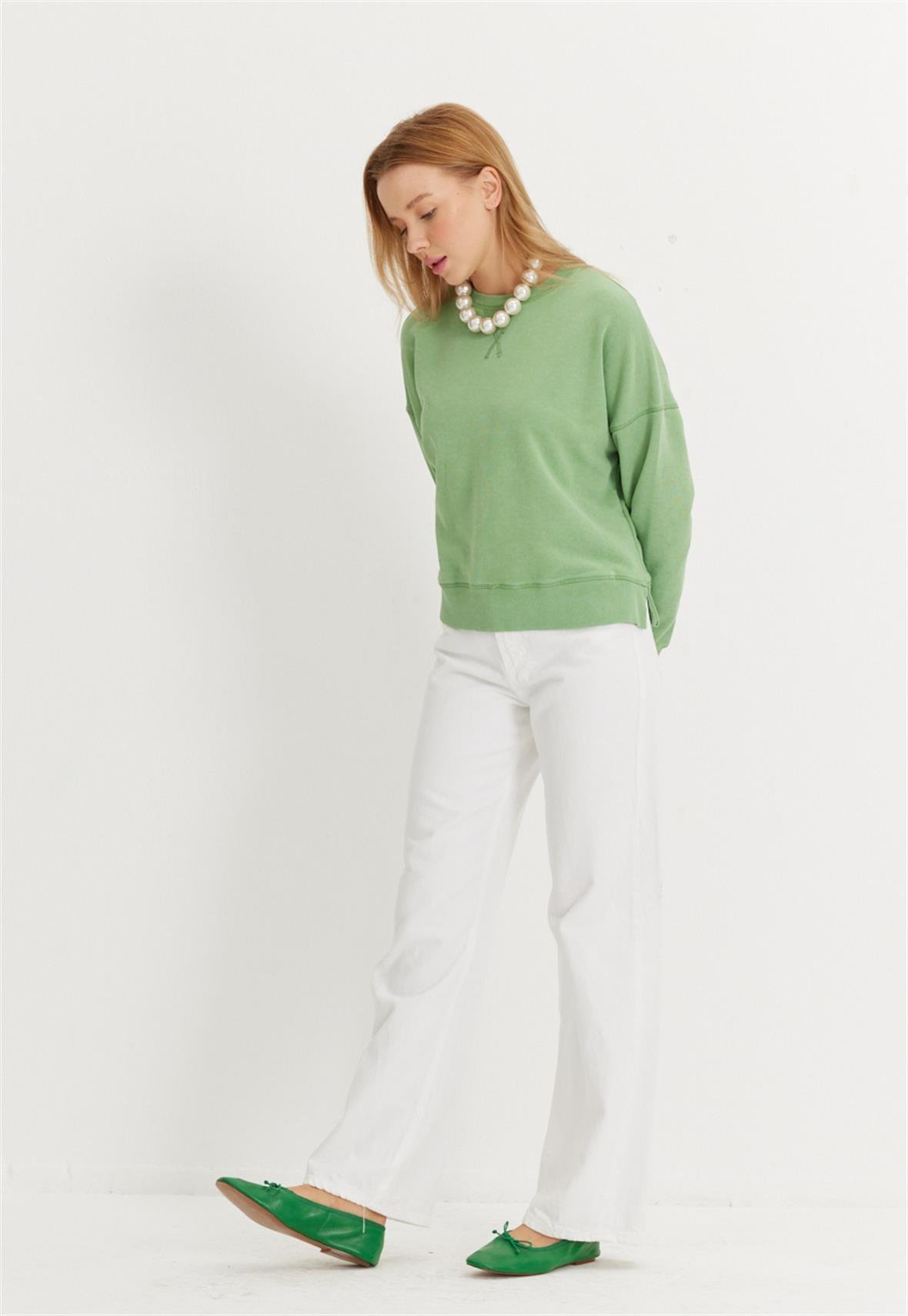 Kadın V Detaylı Efektli Yeşil Renk Kısa Sweatshirt
