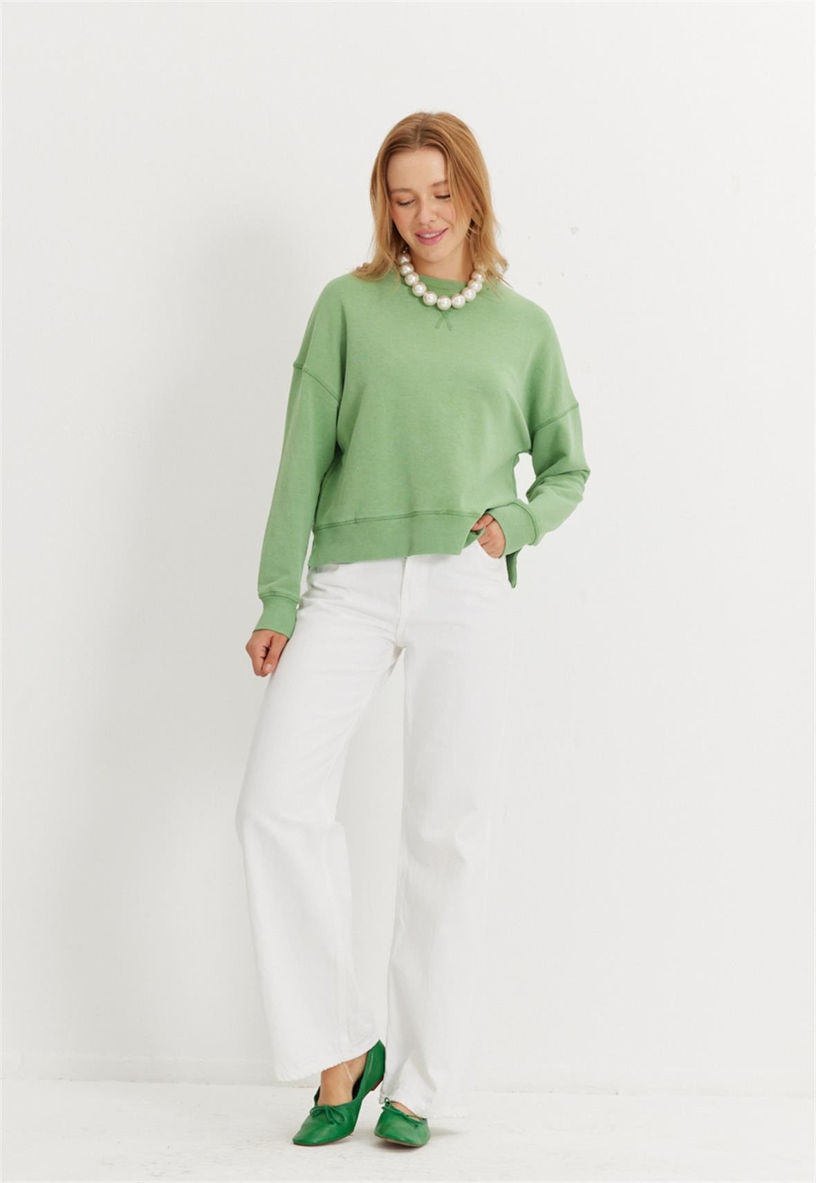 Kadın V Detaylı Efektli Yeşil Renk Kısa Sweatshirt
