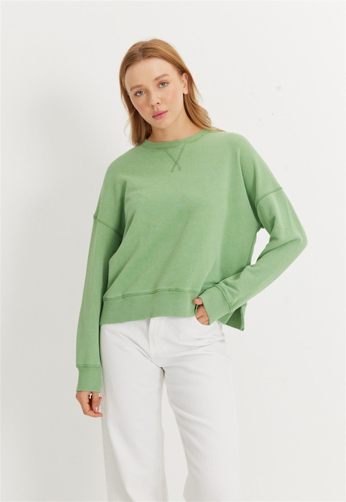 Kadın V Detaylı Efektli Yeşil Renk Kısa Sweatshirt