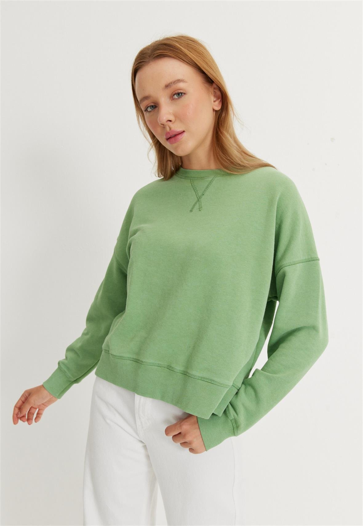 Kadın V Detaylı Efektli Yeşil Renk Kısa Sweatshirt