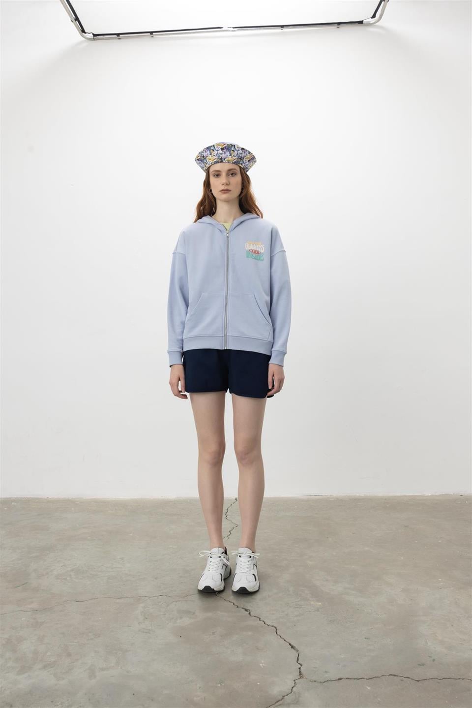 Kapüşonlu Fermuarlı Baskı Detaylı Sweatshirt