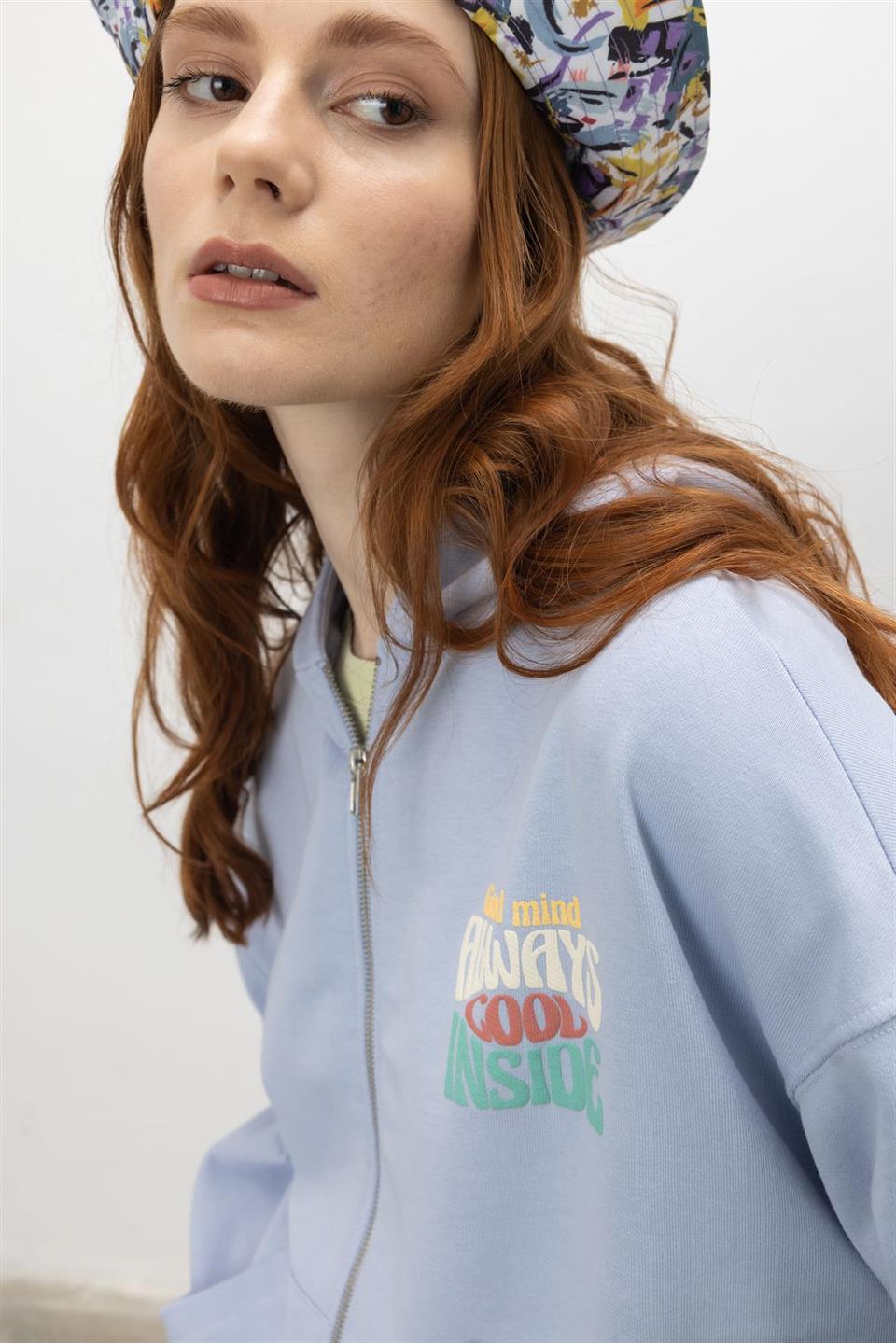 Kapüşonlu Fermuarlı Baskı Detaylı Sweatshirt