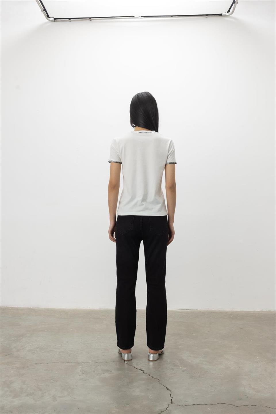 Nakış Detaylı T-Shirt