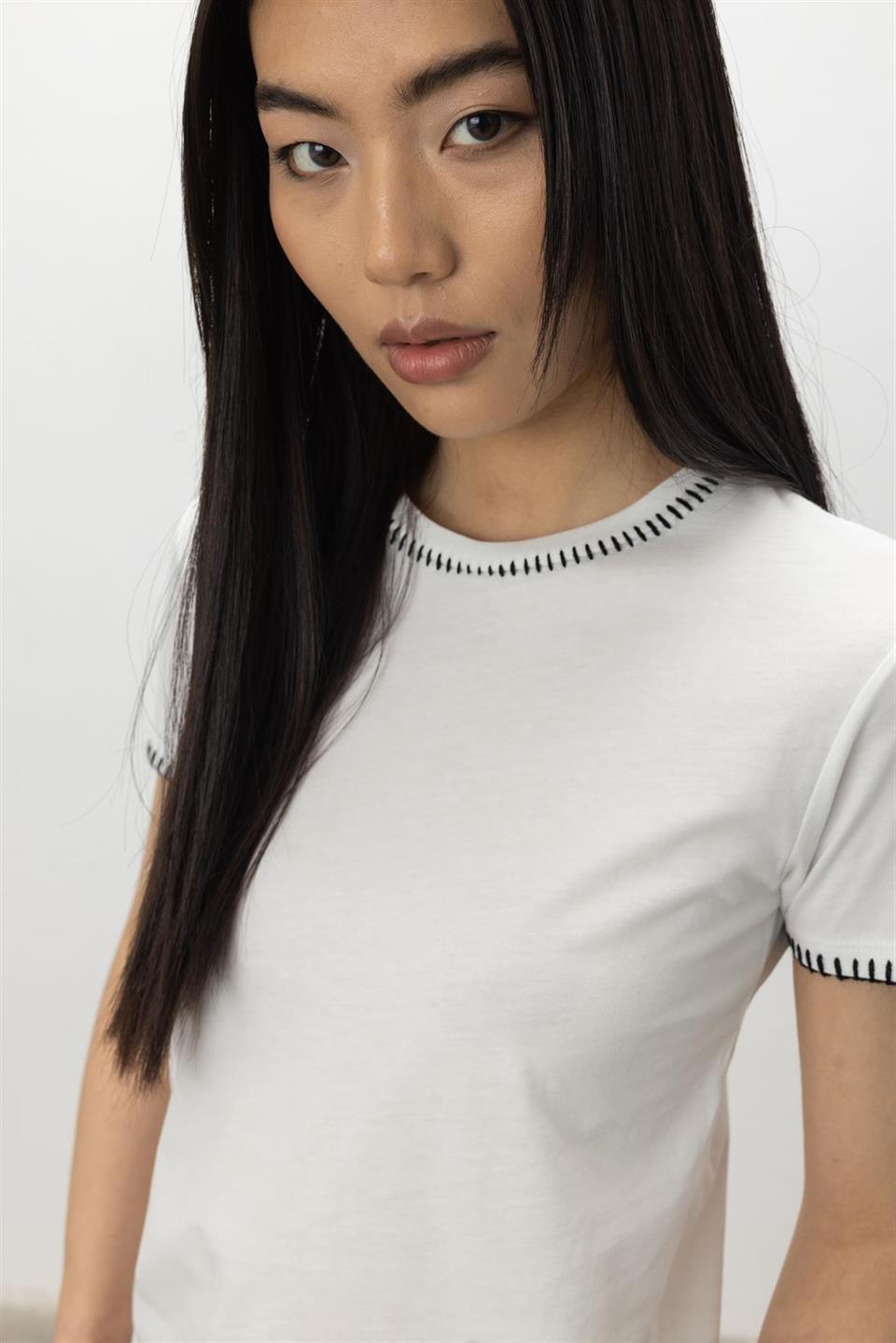 Nakış Detaylı T-Shirt