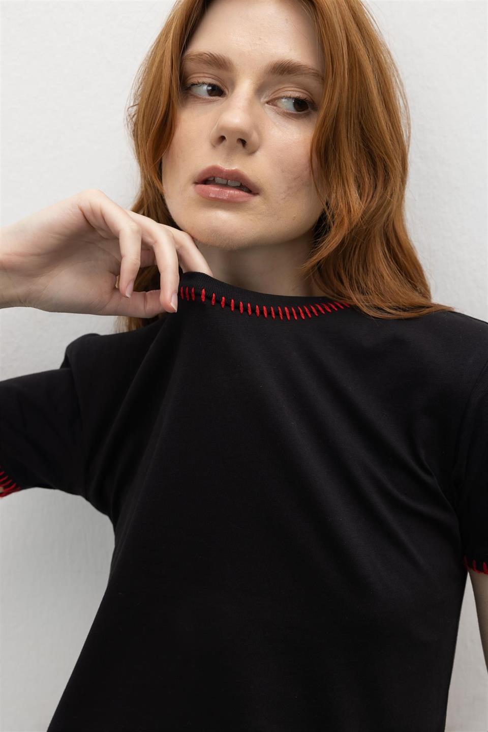 Nakış Detaylı T-Shirt