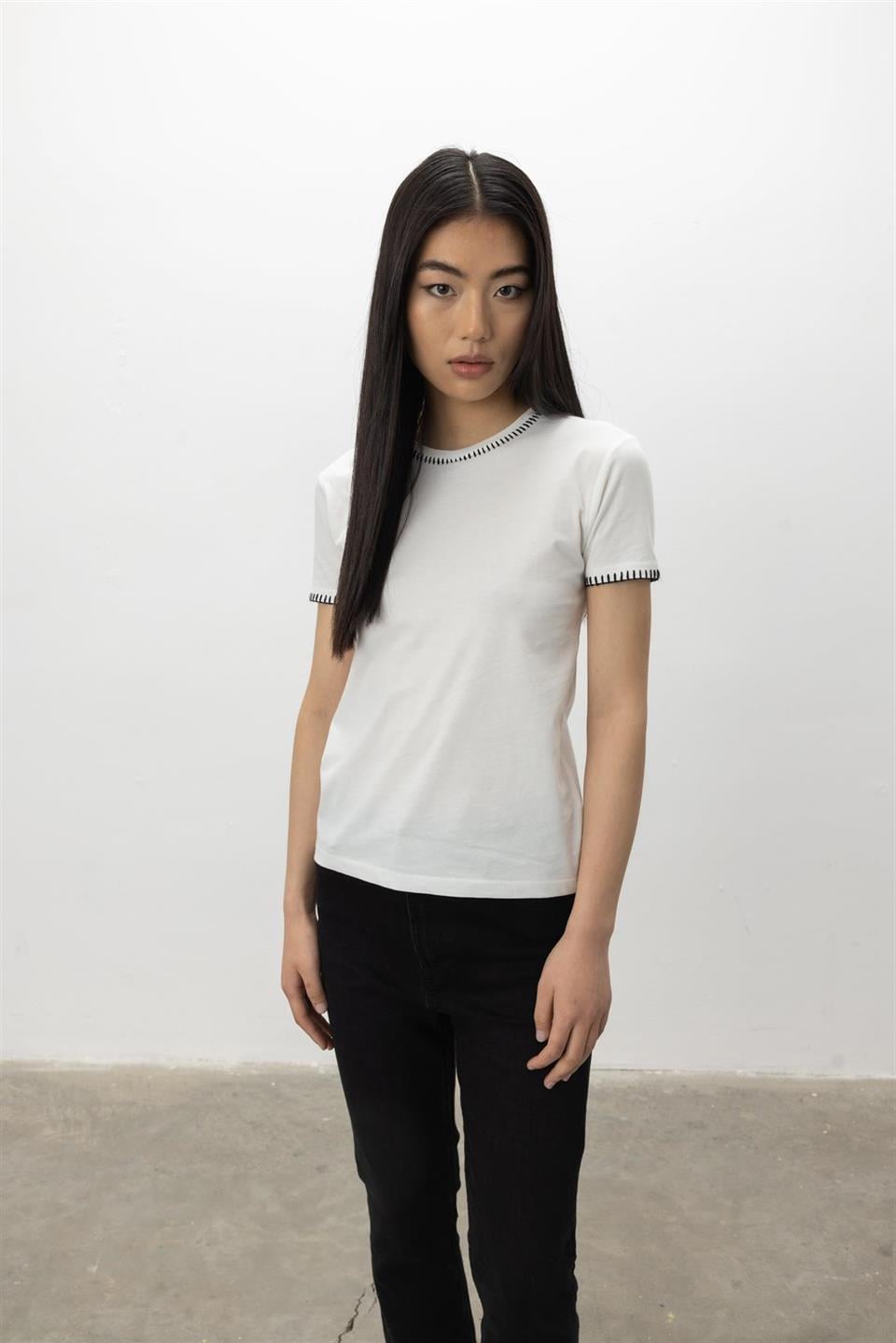 Nakış Detaylı T-Shirt