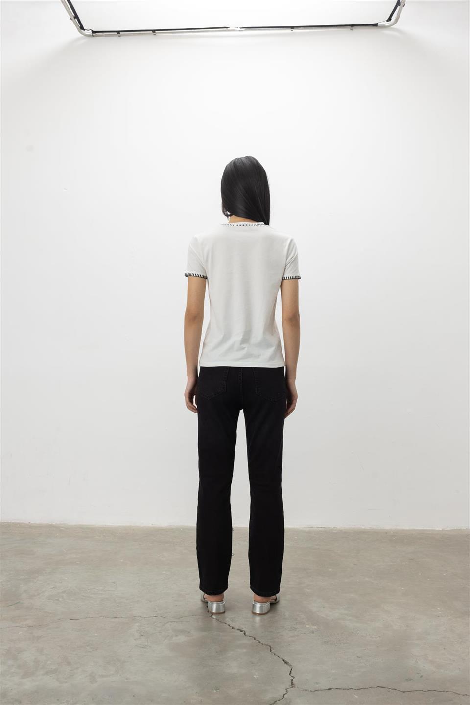 Nakış Detaylı T-Shirt