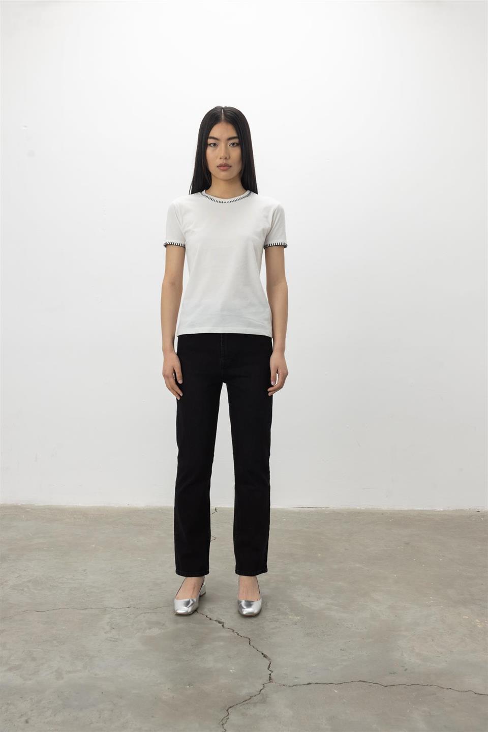 Nakış Detaylı T-Shirt