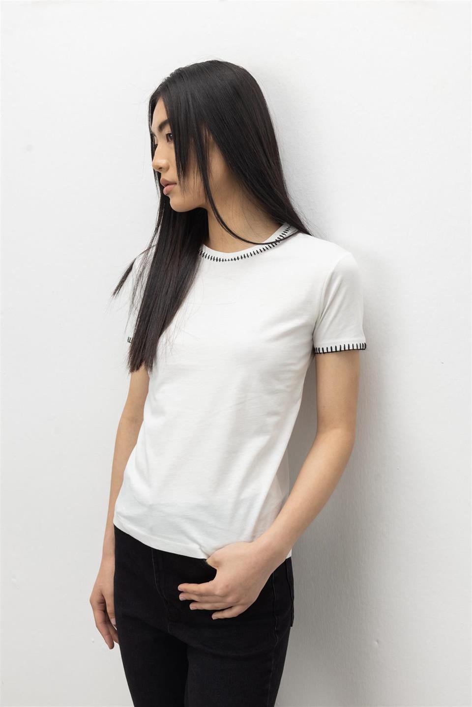 Nakış Detaylı T-Shirt