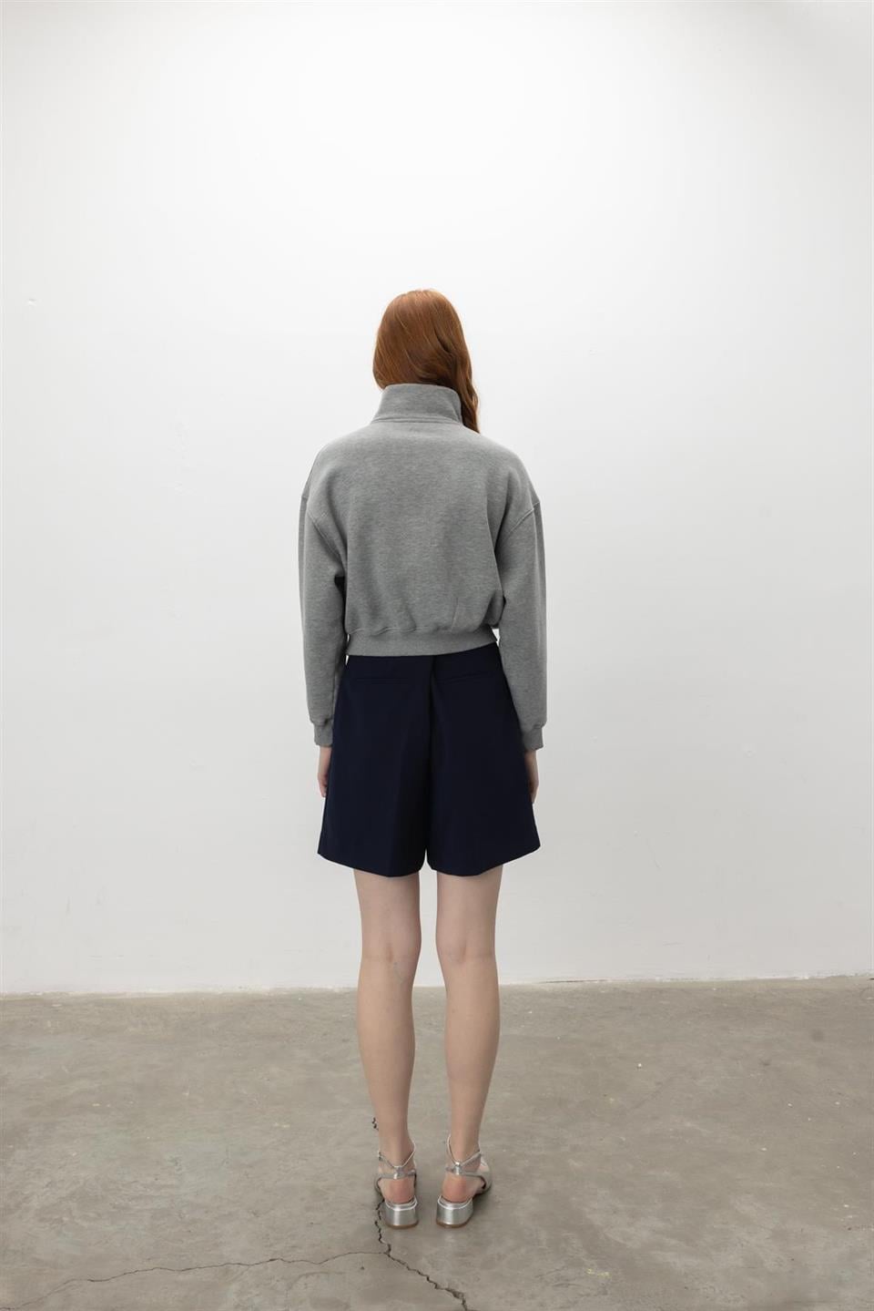 Şardonlu Yale Nakış Baskılı Crop Sweatshirt