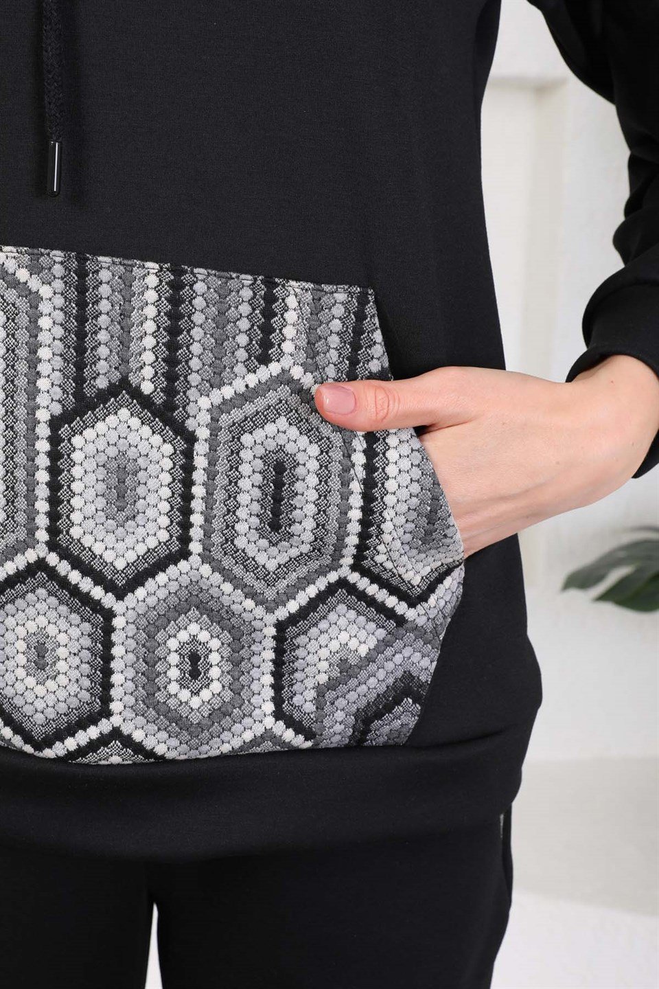 607-3-siyah-xxl - Siyah Etnik Desen Kadın Sweatshirt Jogger Takımı  Kapşonlu Kanguru Cepli -westbound