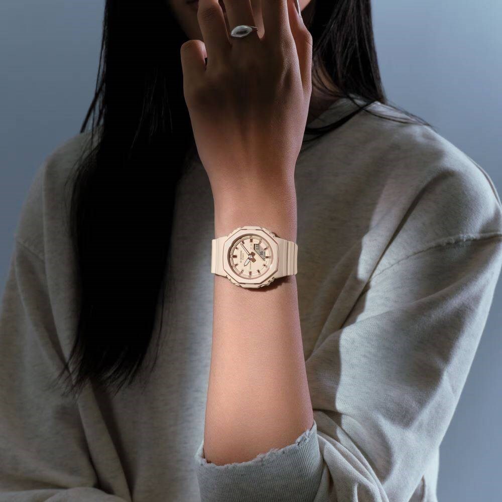 CASIO GMA-P2110-4ADR KADIN KOL SAATİ