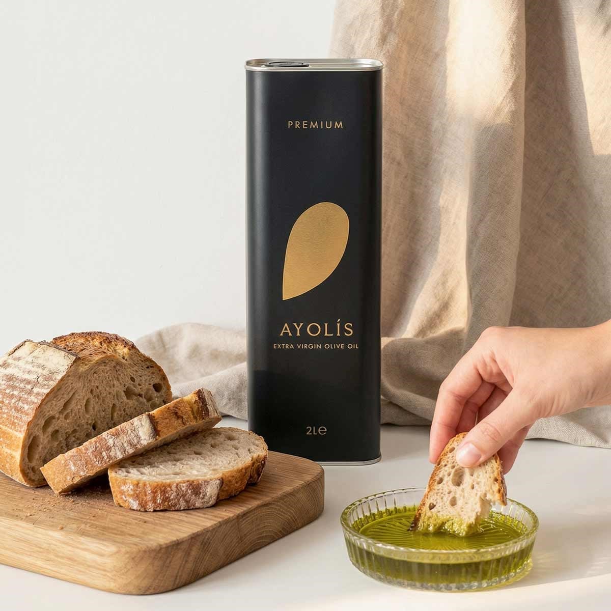 Ayolis Premium Gurme Trilye 2 litre zeytinyağı tenekesi ile ekmek ve zeytinyağı tadımı