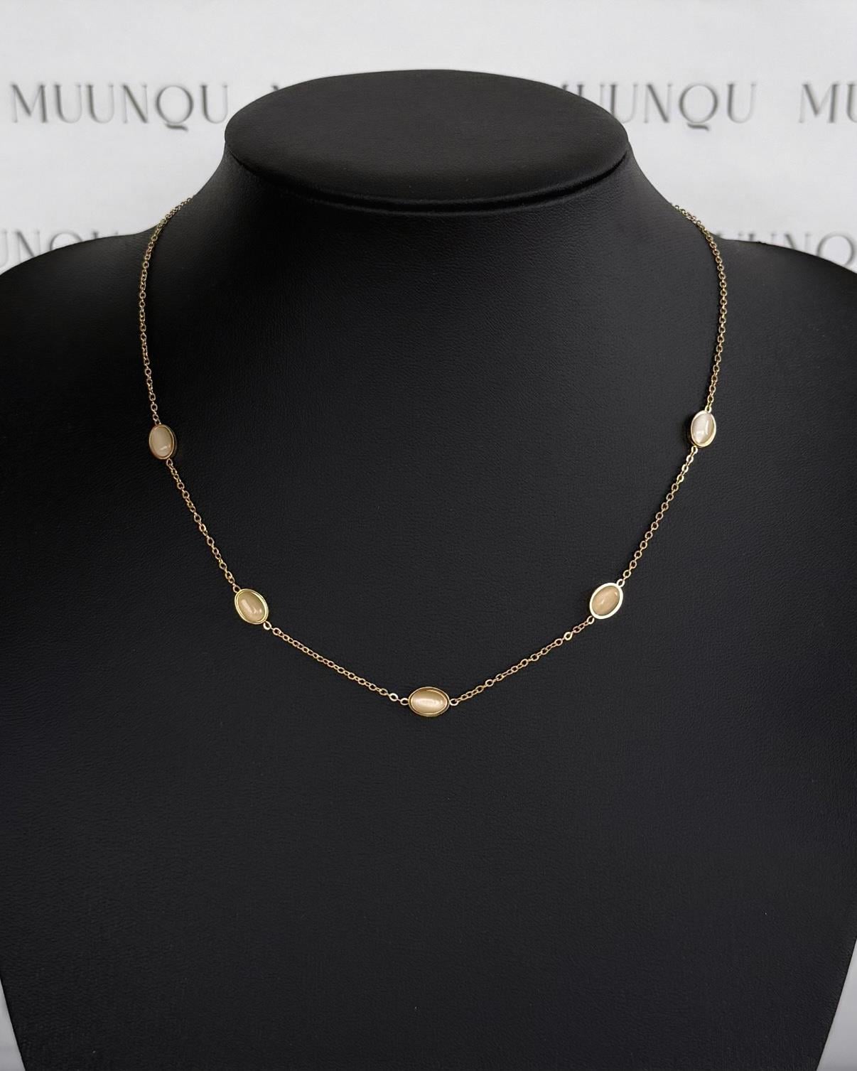 Gold Çelik Bej Oval Taşlı Kolye