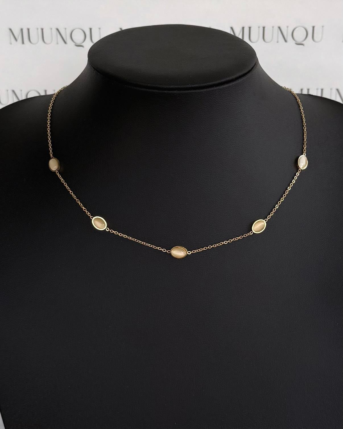 Gold Çelik Bej Oval Taşlı Kolye
