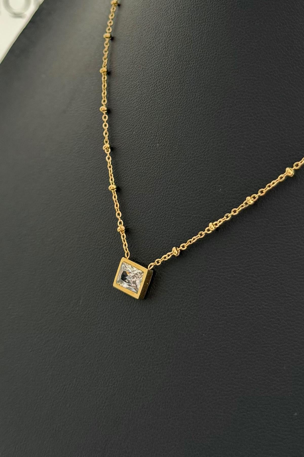 Gold Çelik Dikdörtgen Taşlı Kolye