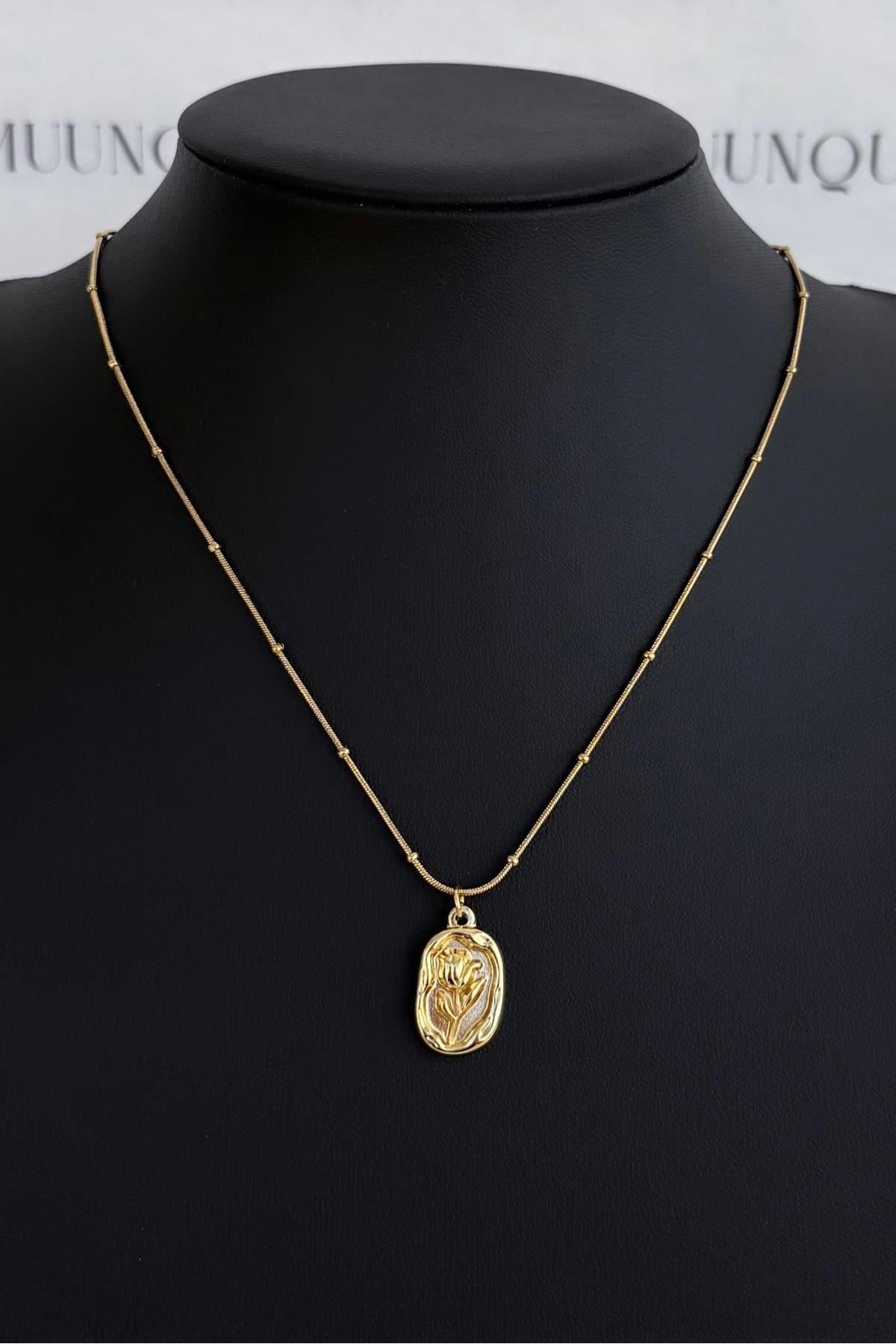 Gold Çelik Gül Motifli Oval Kolye