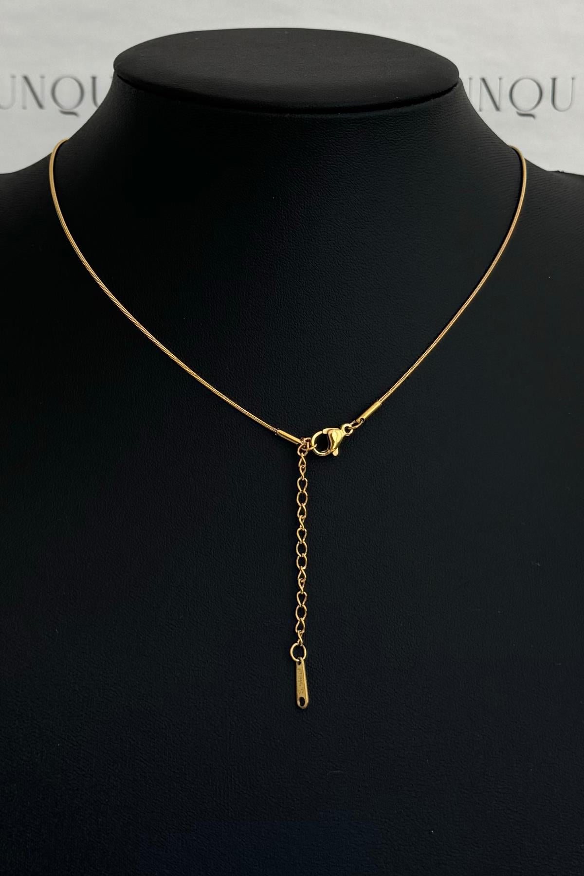 Gold Çelik Kırmızı Taşlı Yonca VC Model Kolye