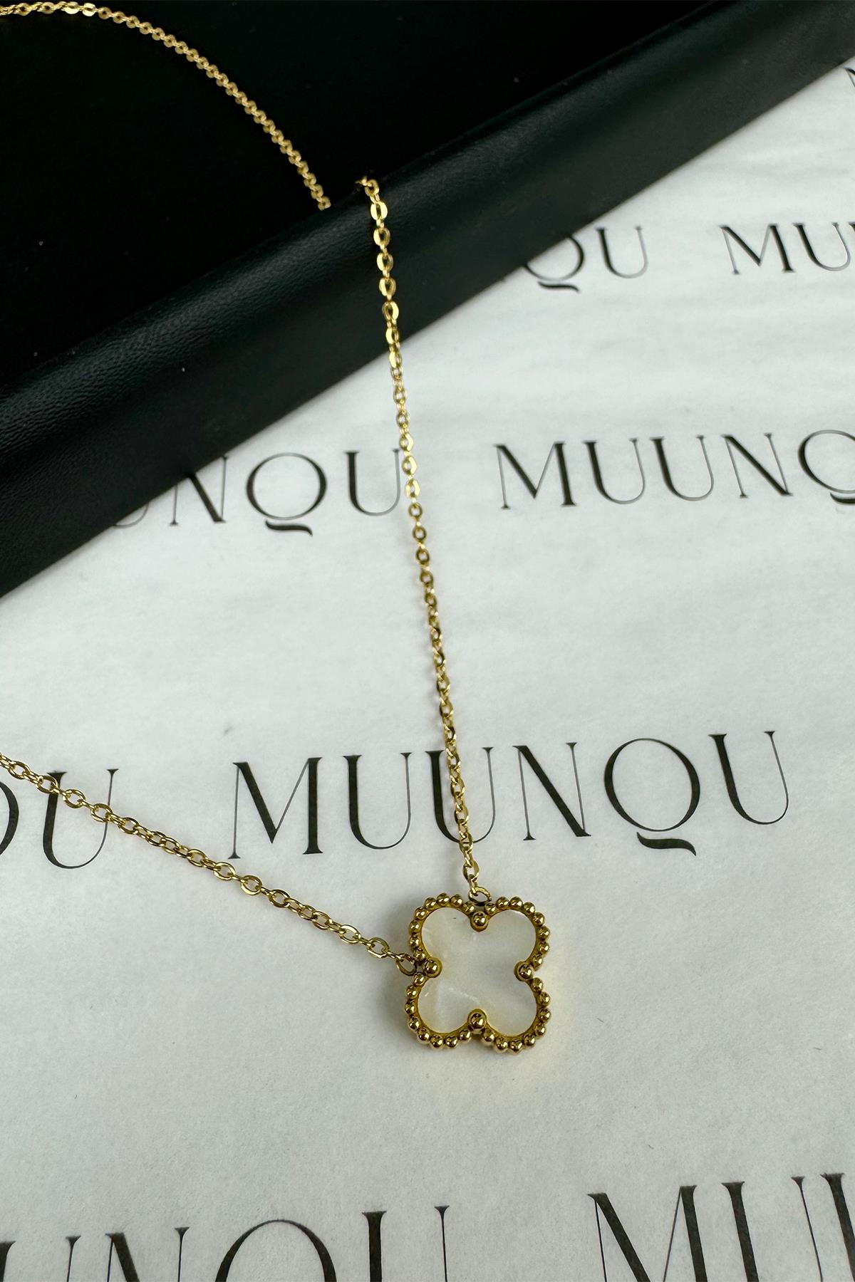Gold Sedef Beyaz VC Model Yonca Kolye