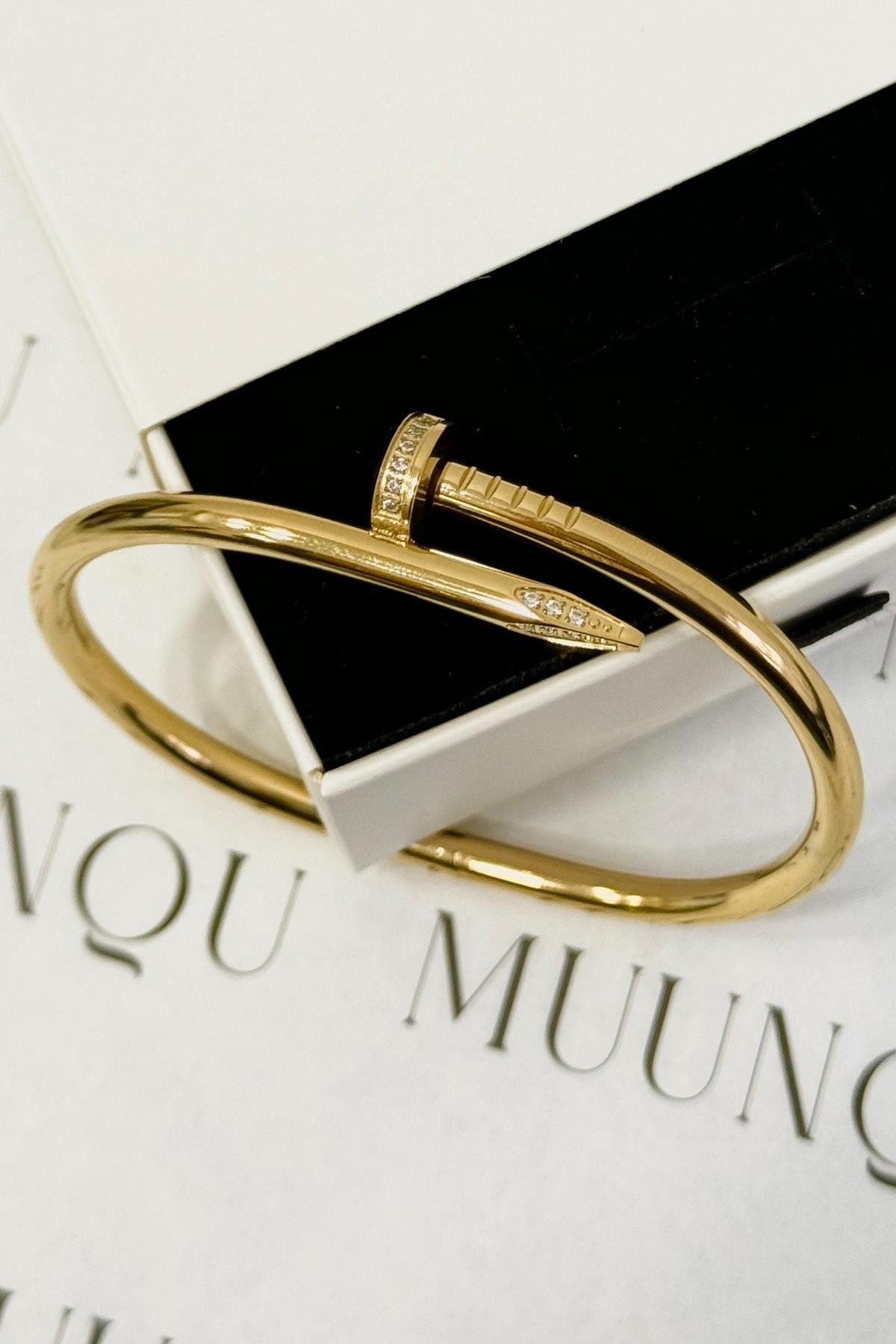 Gold Taşlı Çivi Model İthal Kelepçe