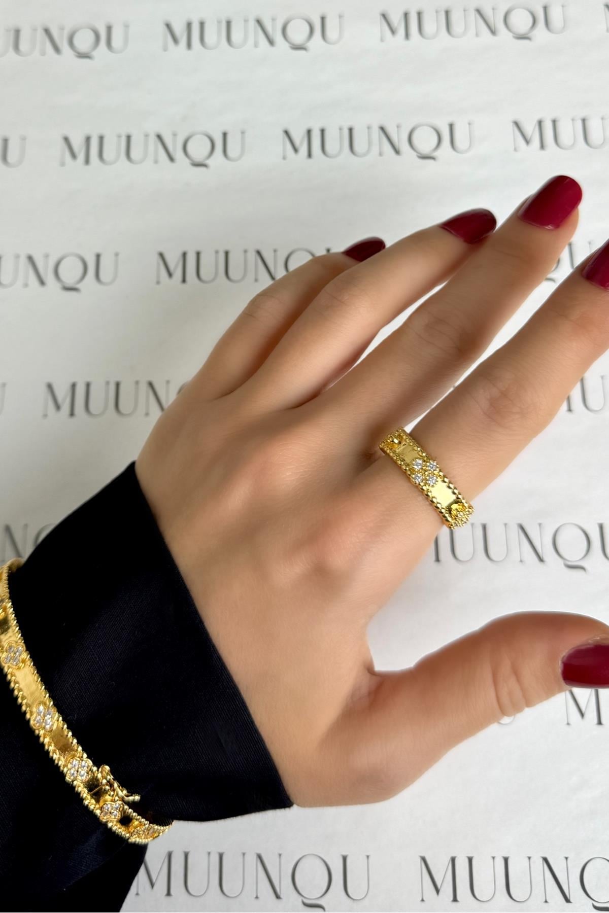 Gold Taşlı VC Model Yonca Yüzük