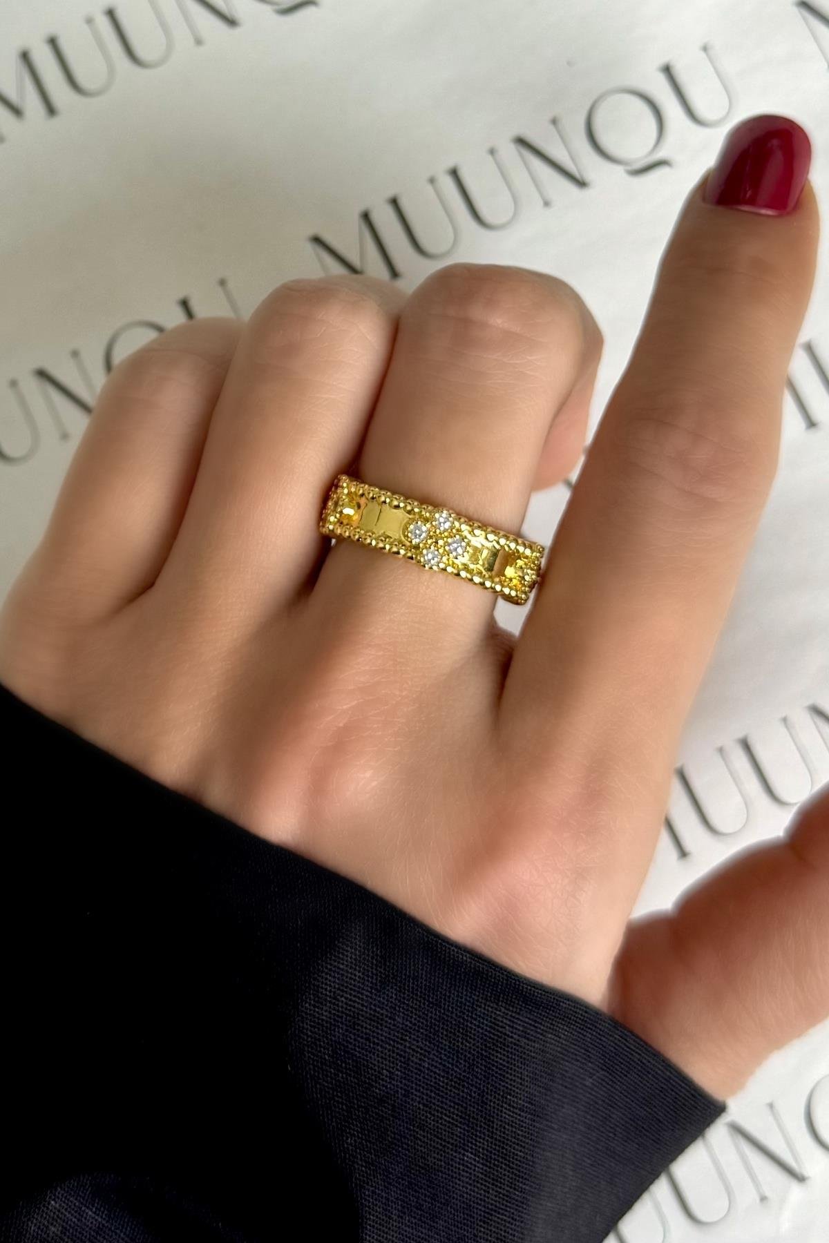Gold Taşlı VC Model Yonca Yüzük