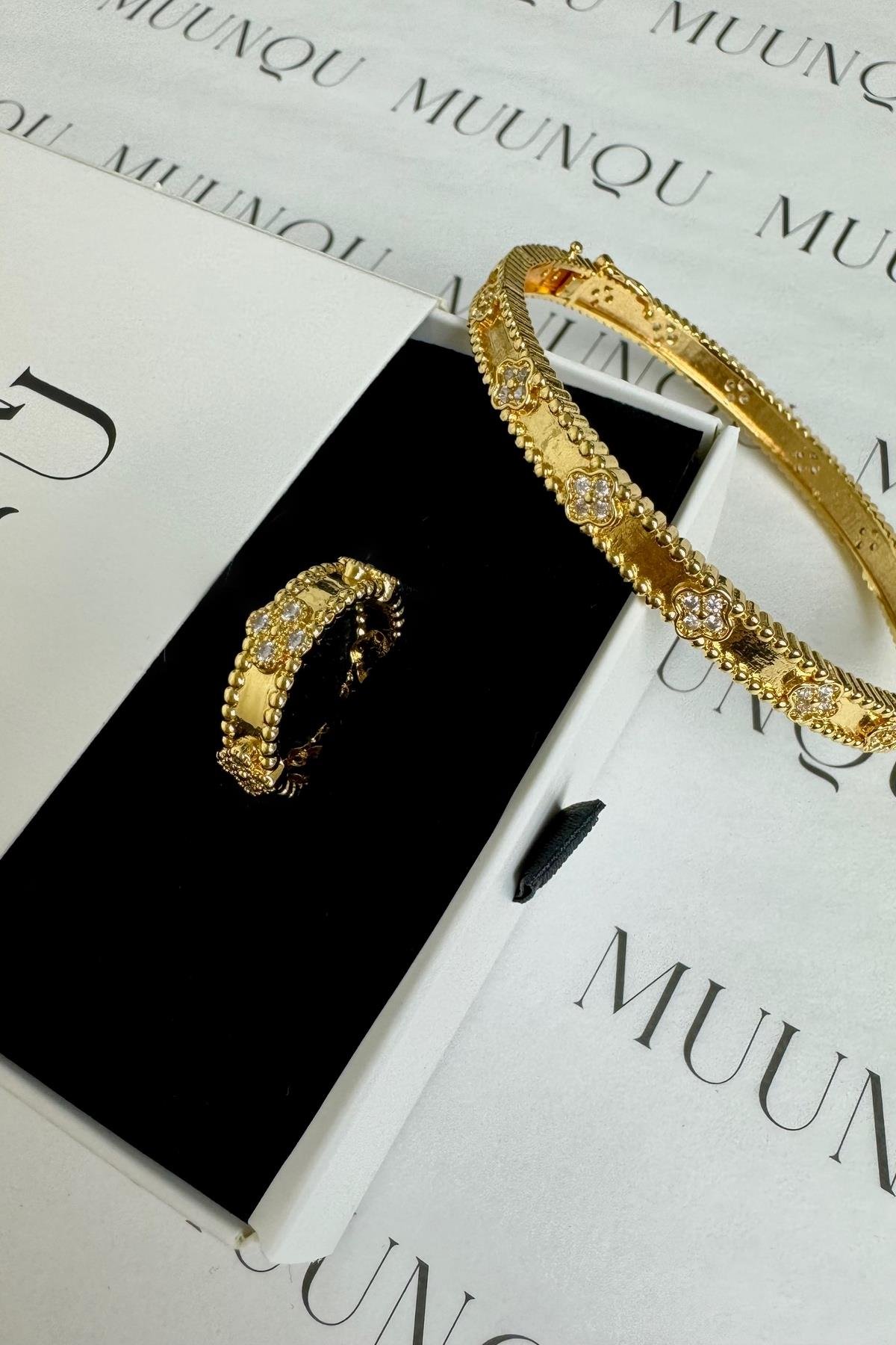 Gold Taşlı VC Model Yonca Yüzük