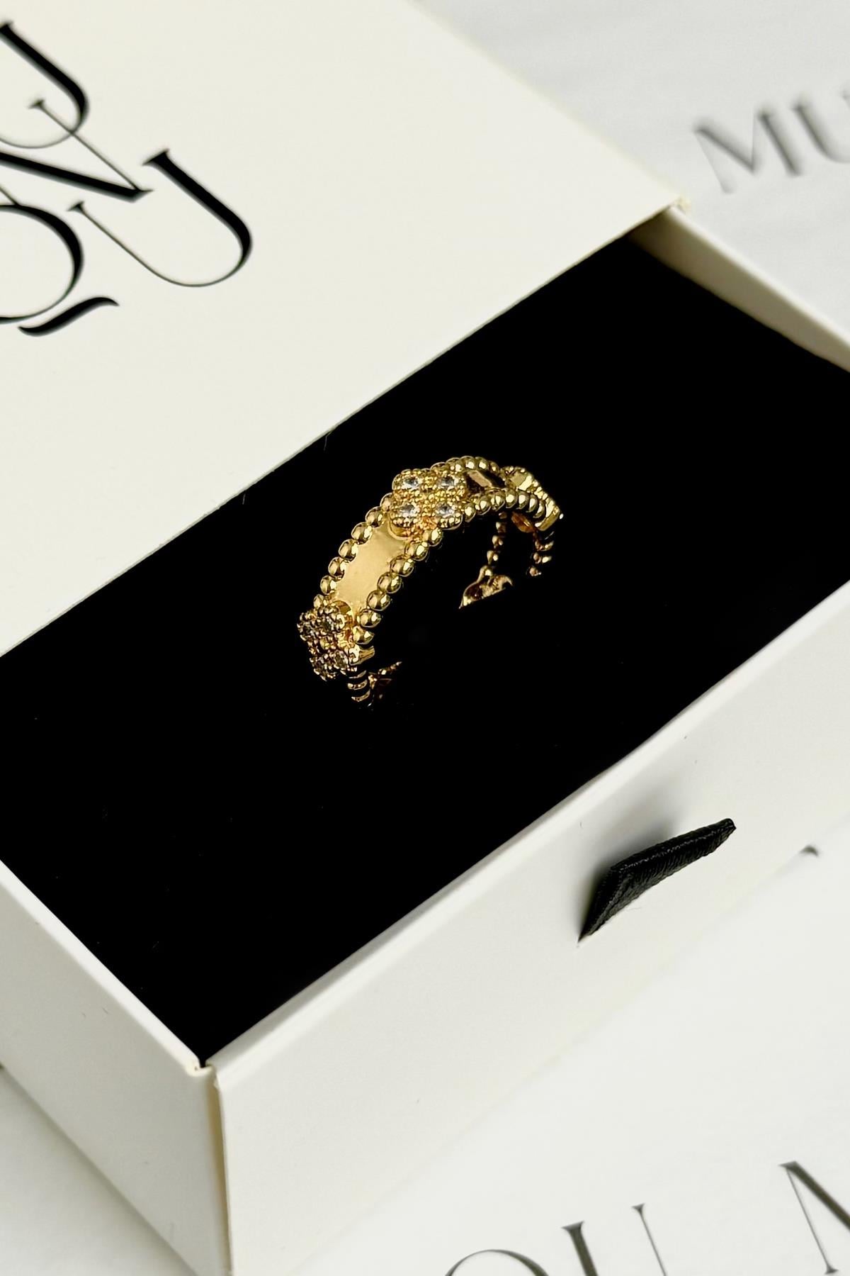 Gold Taşlı VC Model Yonca Yüzük
