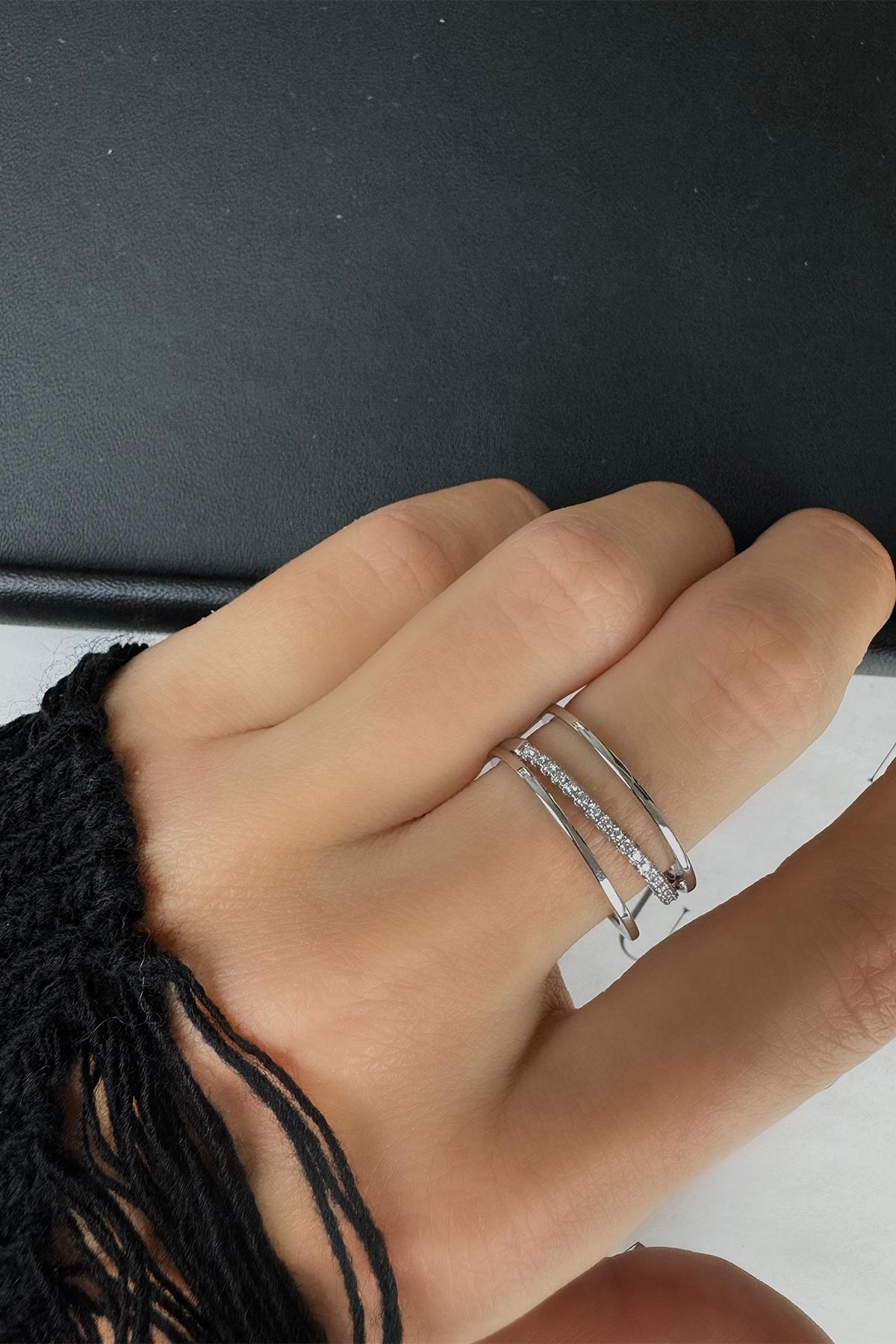 Gümüş Üçlü Halka Taşlı Yüzük