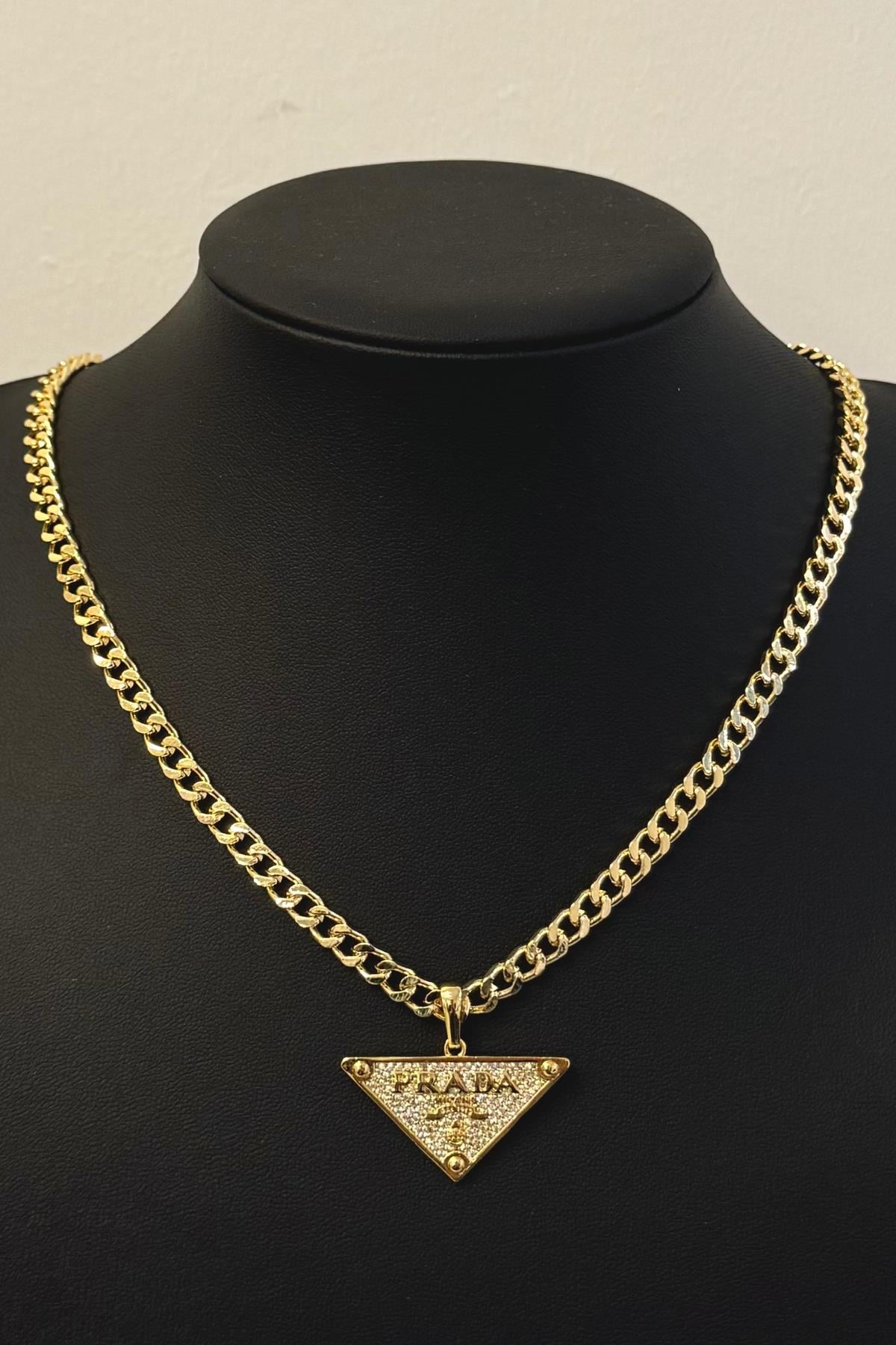 Özel Gold Taşlı Üçgen Zincir Kolye