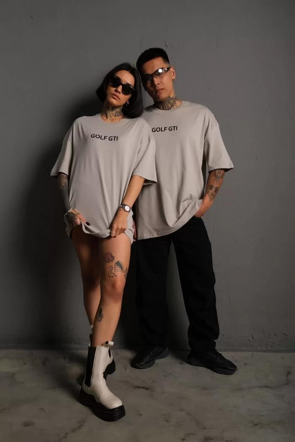 Erkek Sırt Golf Baskılı Oversize T-shirt - Gri