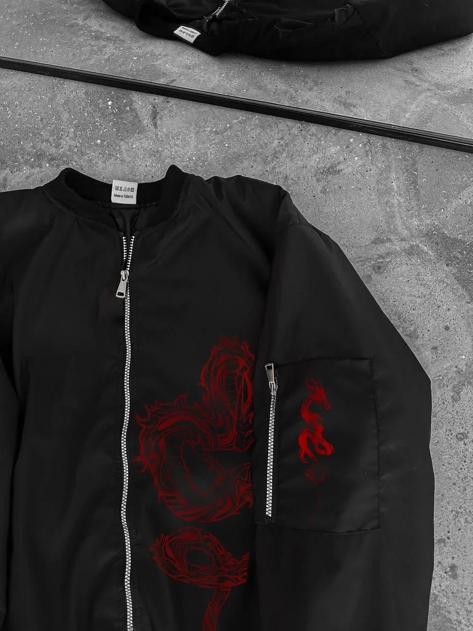 Erkek Unisex Siyah Bomber Mont – Kırmızı Ejderha Desenli, Fermuarlı Cepli, Kapitone Astarlı Günlük ve Sokak Modası Ceket - Siyah