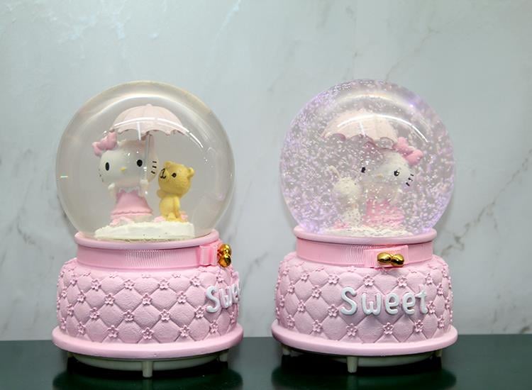 Hello Kitty İçi Dönmeli Püskürtmeli Işıklı Müzikli Kar Küresi Büyük Boy Model 1