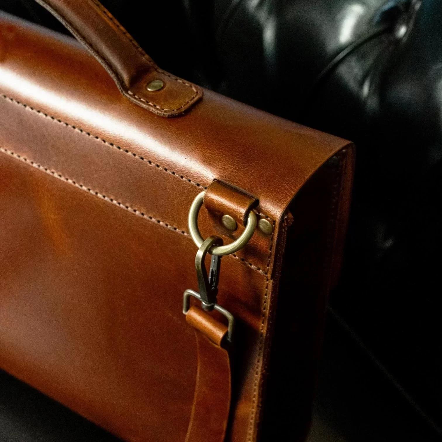 İsme Özel Evrak Çantası - Messenger Bag - %100 Deri - AC09001 - Koyu Kahverengi