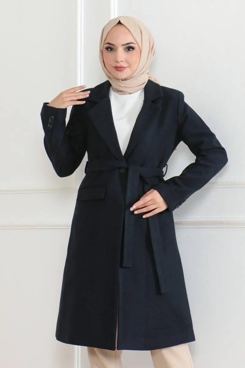 Kadın Kaşe Kaban – Uzun Boy Kruvaze Yaka, Kuşaklı Tesettür Kışlık Kaban, Astarlı Şık Yünlü Dokuma Oversize Rahat Kalıp, Cepli Modern Kaşe Mont Modeli - Lacivert