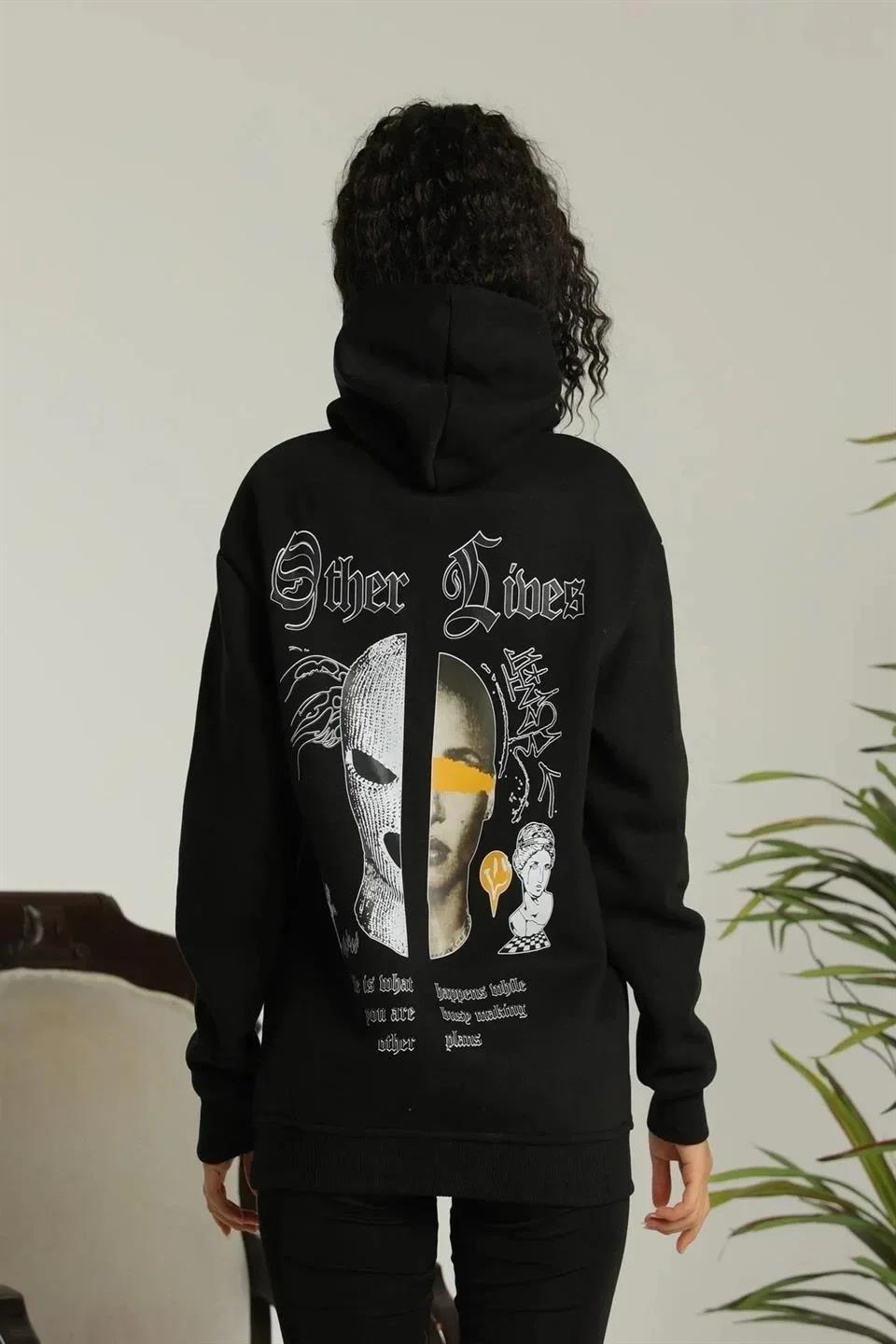 Kadın Oversize Üç İplik Kapüşonlu Sweatshirt – Siyah “Other Lives” Ön ve Arka Baskılı, Şardonlu Kışlık, Rahat Günlük Model Siiyah