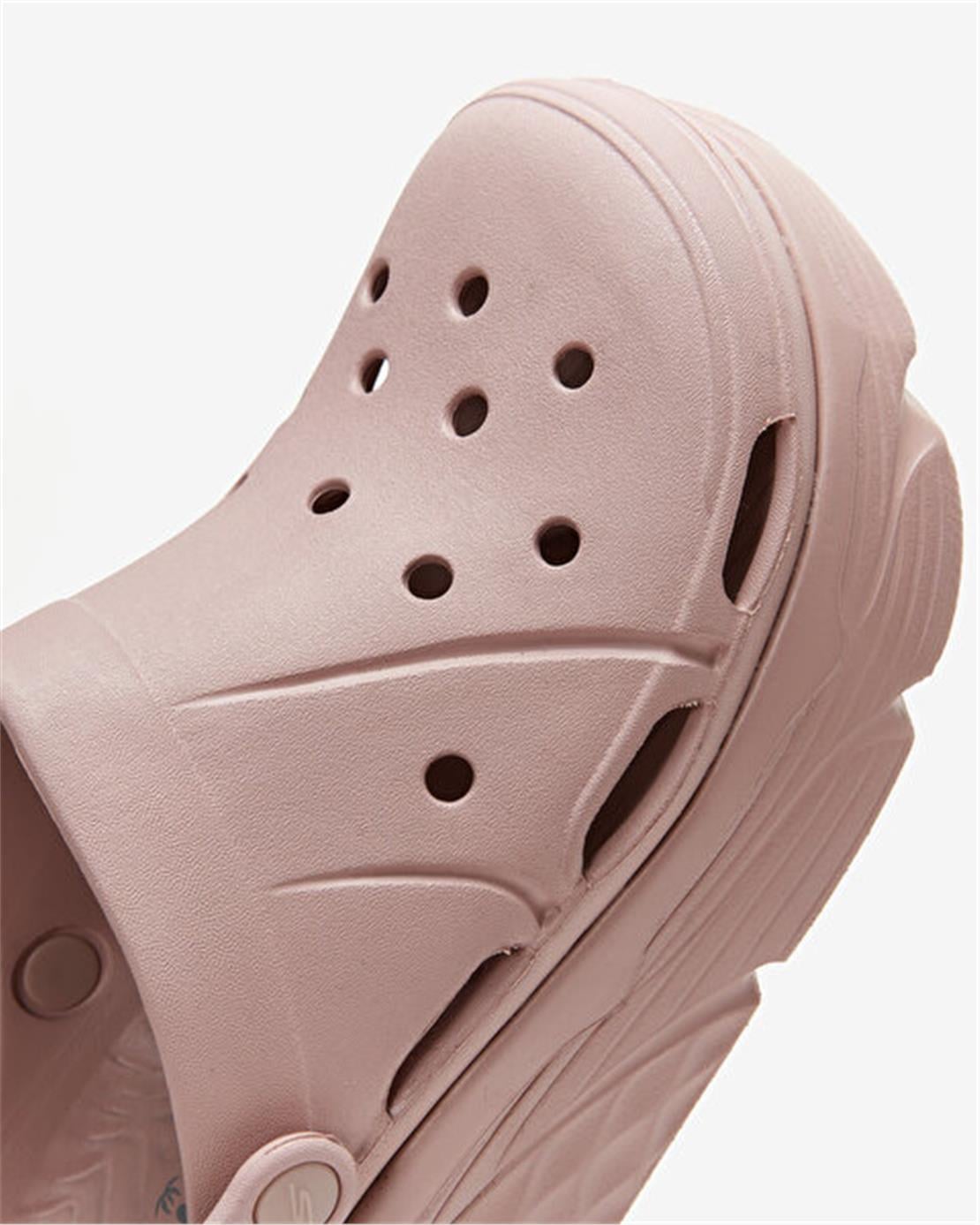 SKECHERS MAX CUSHIONING FOAMIES