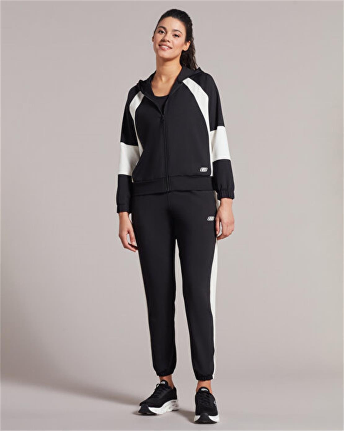 SKECHERS W 2XI-Lock Suit Track Suit