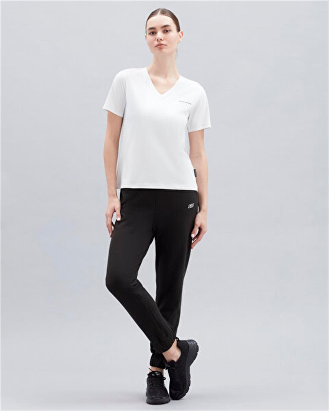 SKECHERS W New Basics V Neck T-Shirt