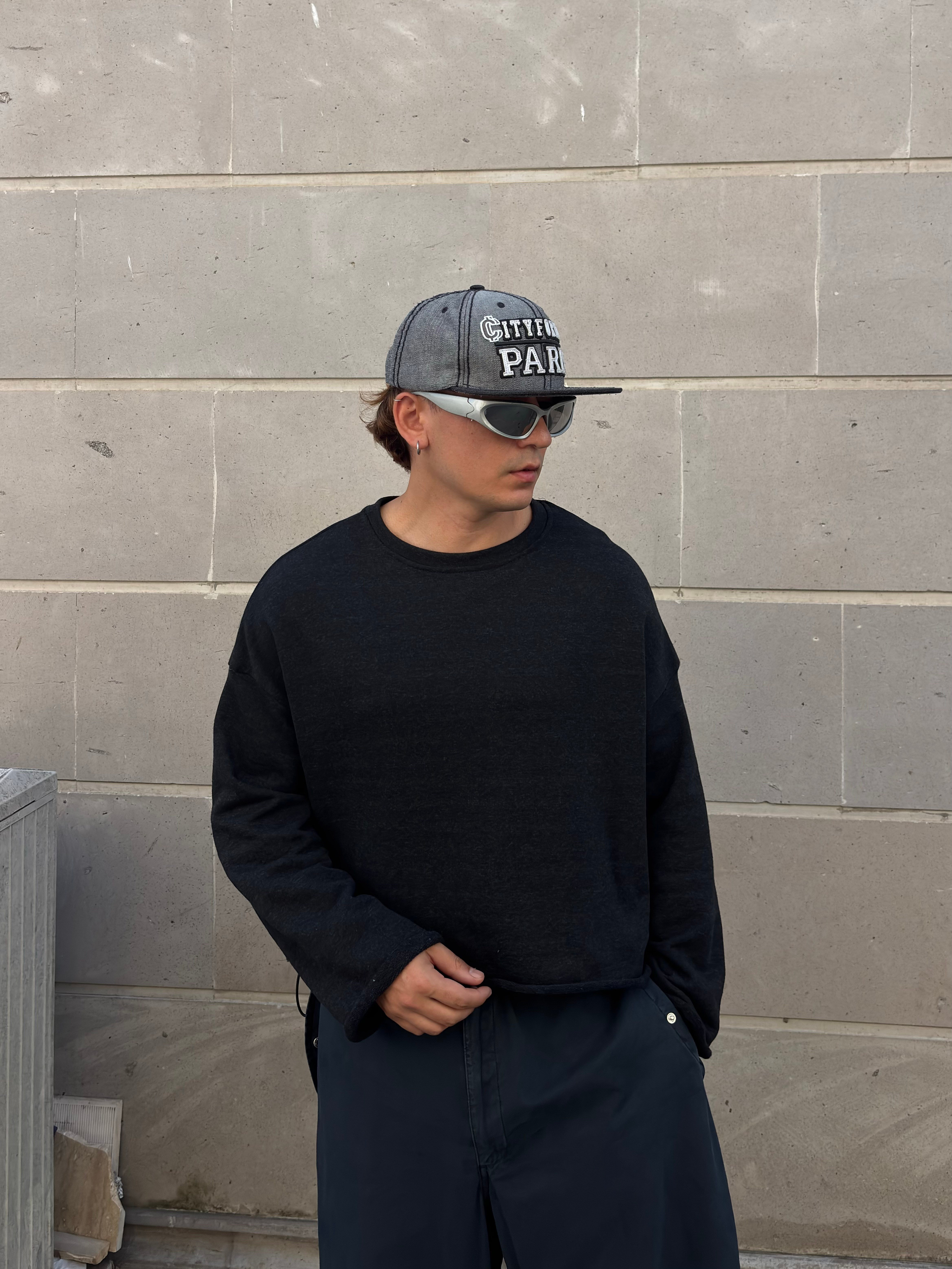 Antrasit Washed Tone Boxy Fit Cut-Off Sweatshirt