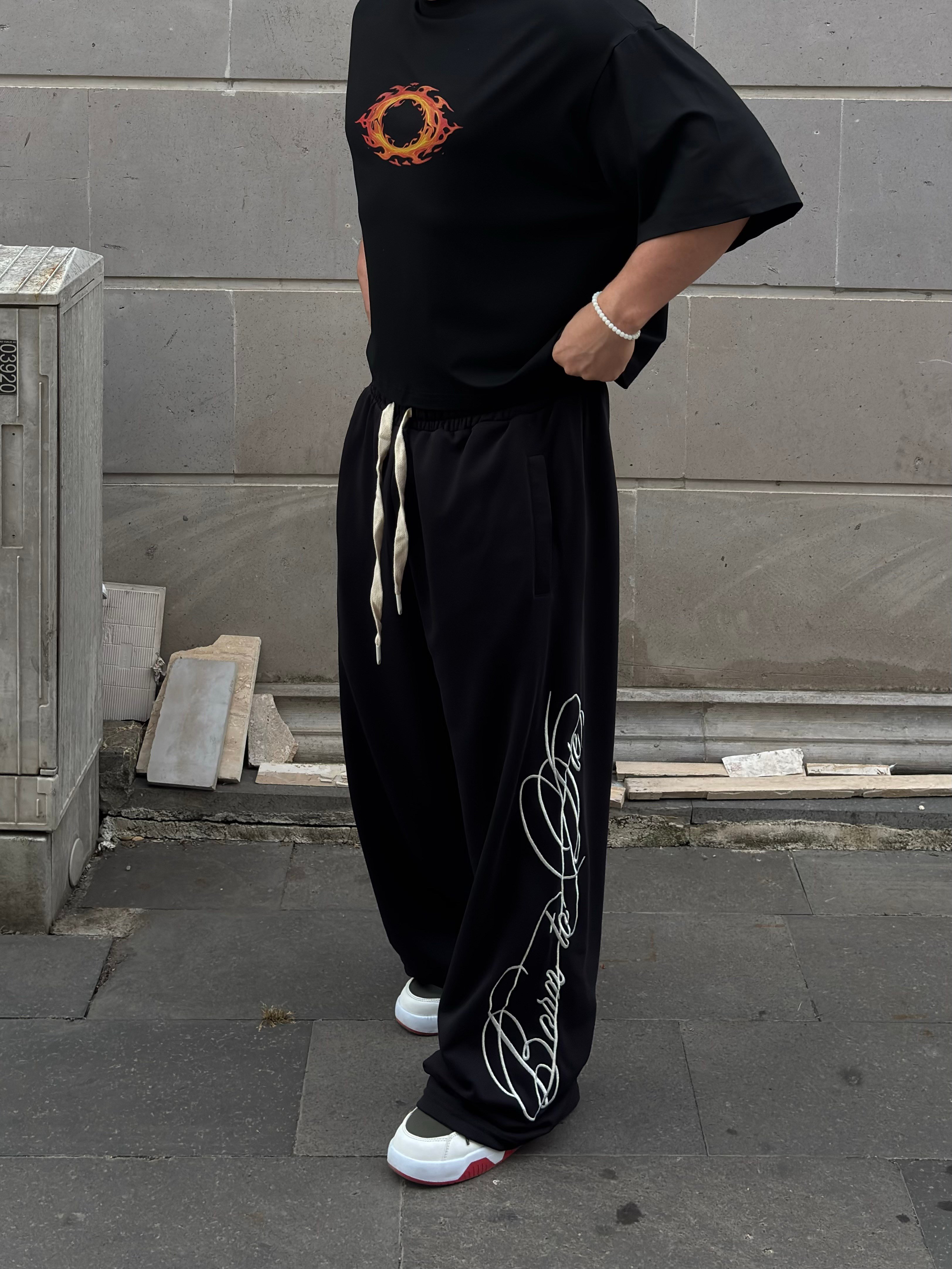 Black Çift Bacak Born To Die Nakış İşlemeli Baggy Eşofman