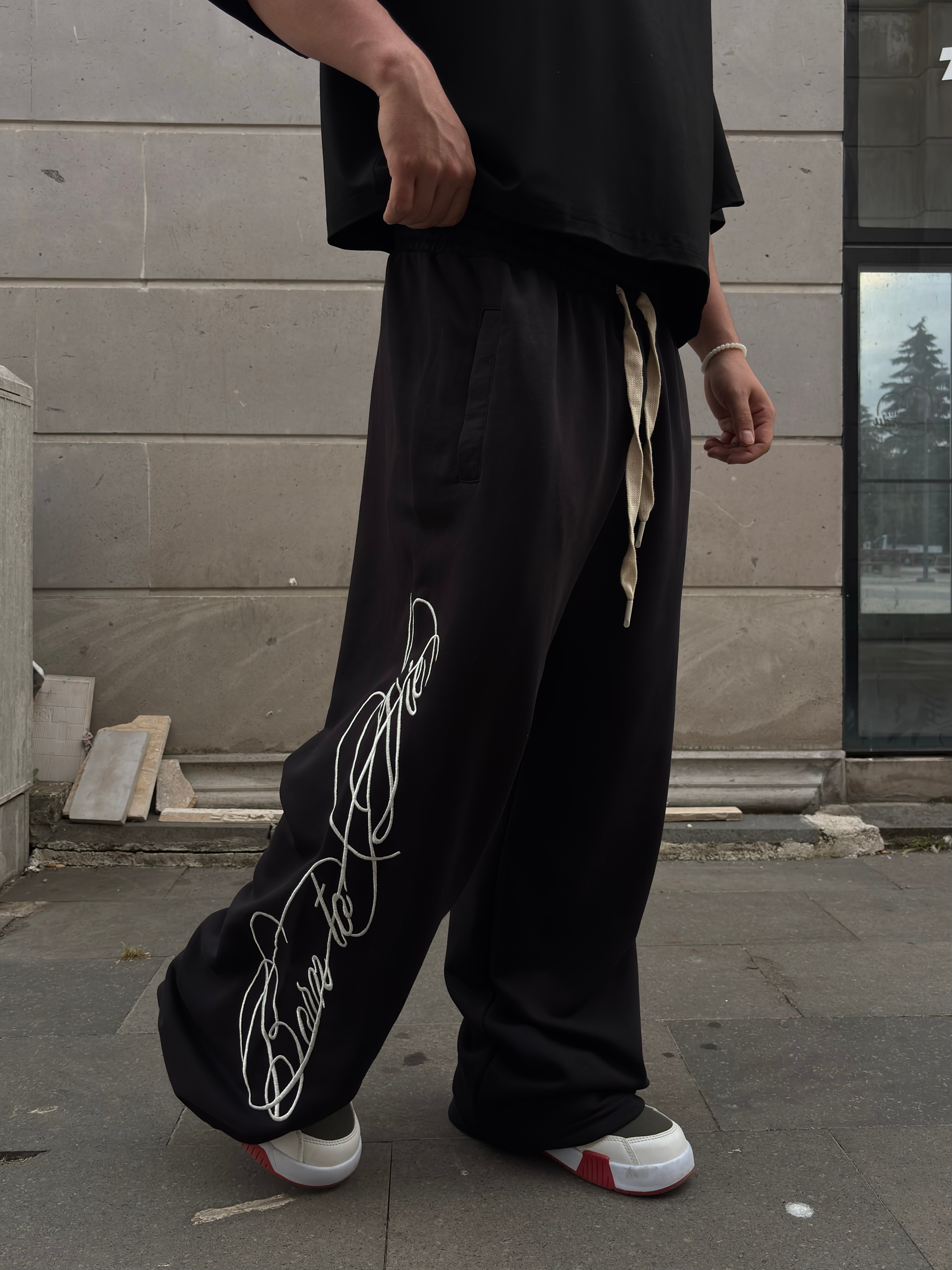 Black Çift Bacak Born To Die Nakış İşlemeli Baggy Eşofman